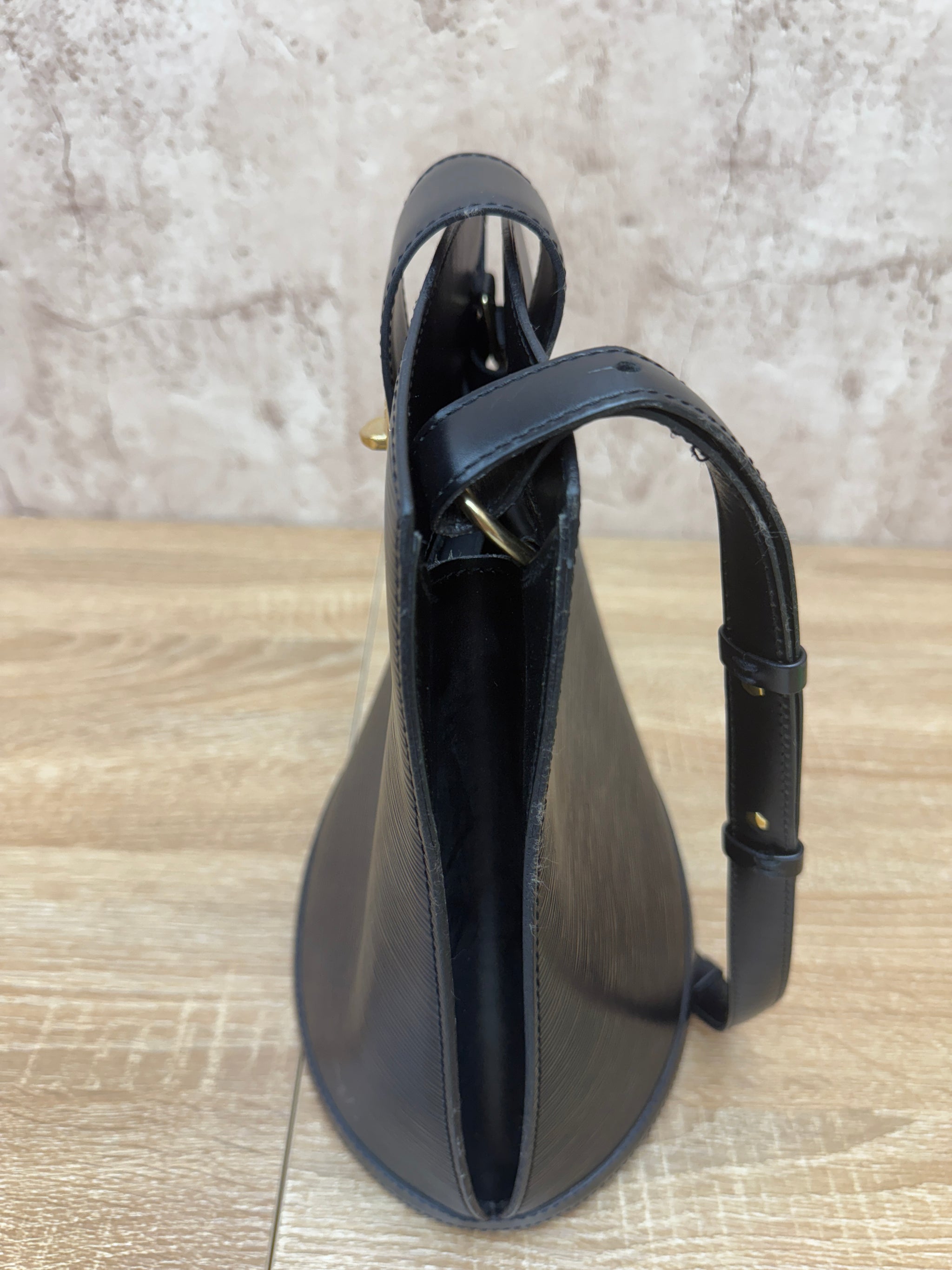 Louis Vuitton Black Epi Cluny Shoulder Bag