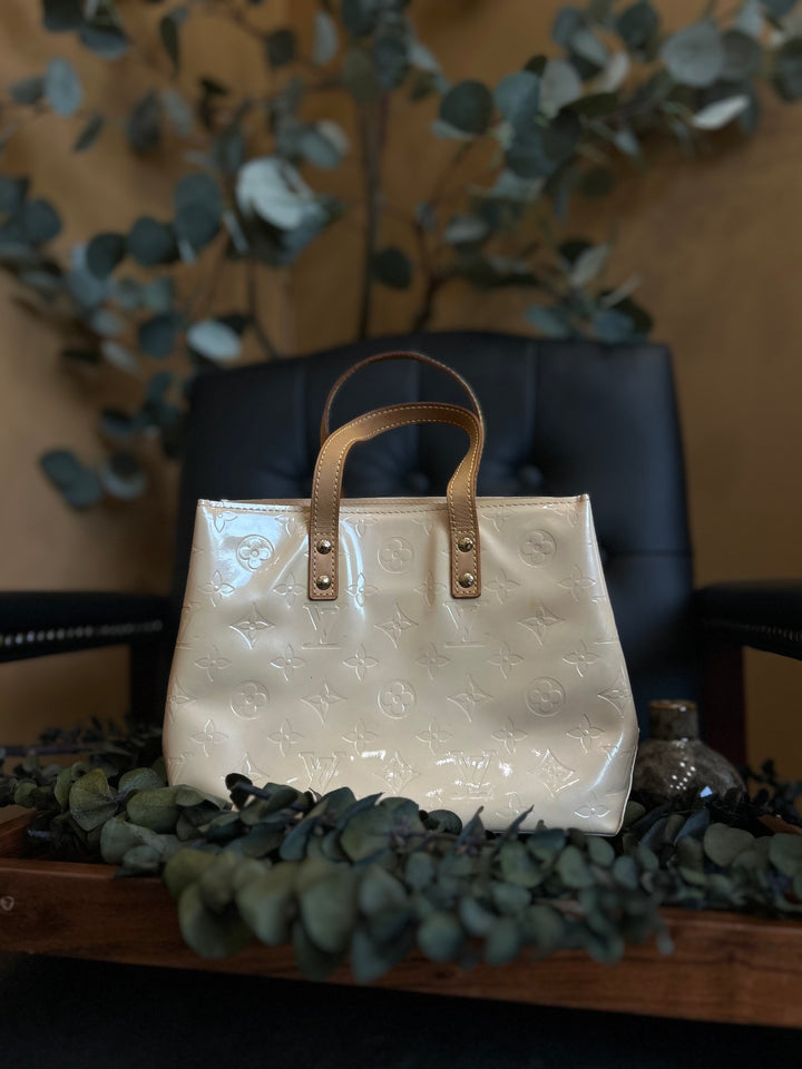 Louis Vuitton Cream Vernis Reade PM Hand Bag