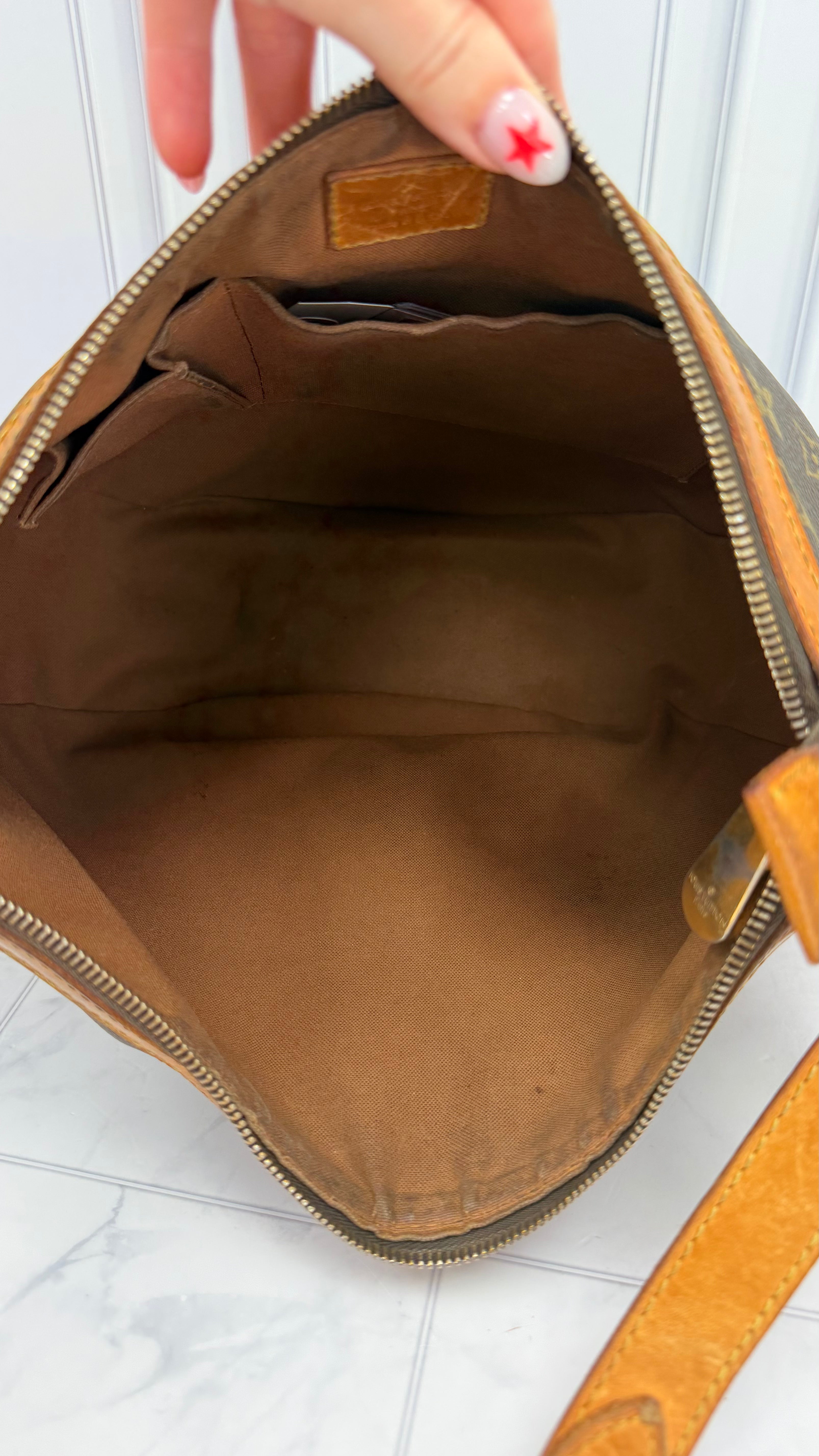 *DONS DROP* Louis Vuitton Monogram Canvas GM Tulum Hobo Bag