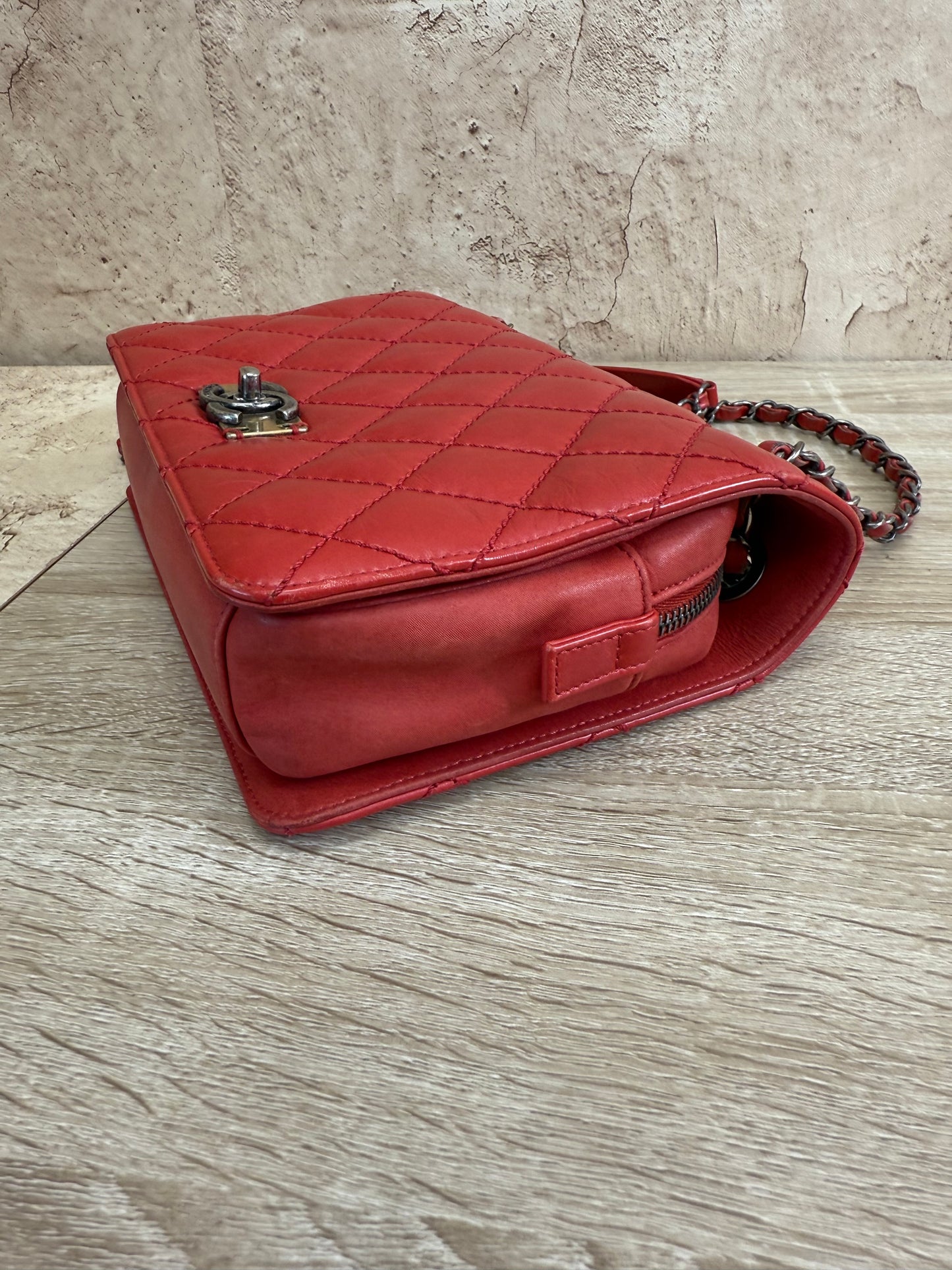 Chanel Red Crumpled Quilted Calfskin Chain Crossbody Bag