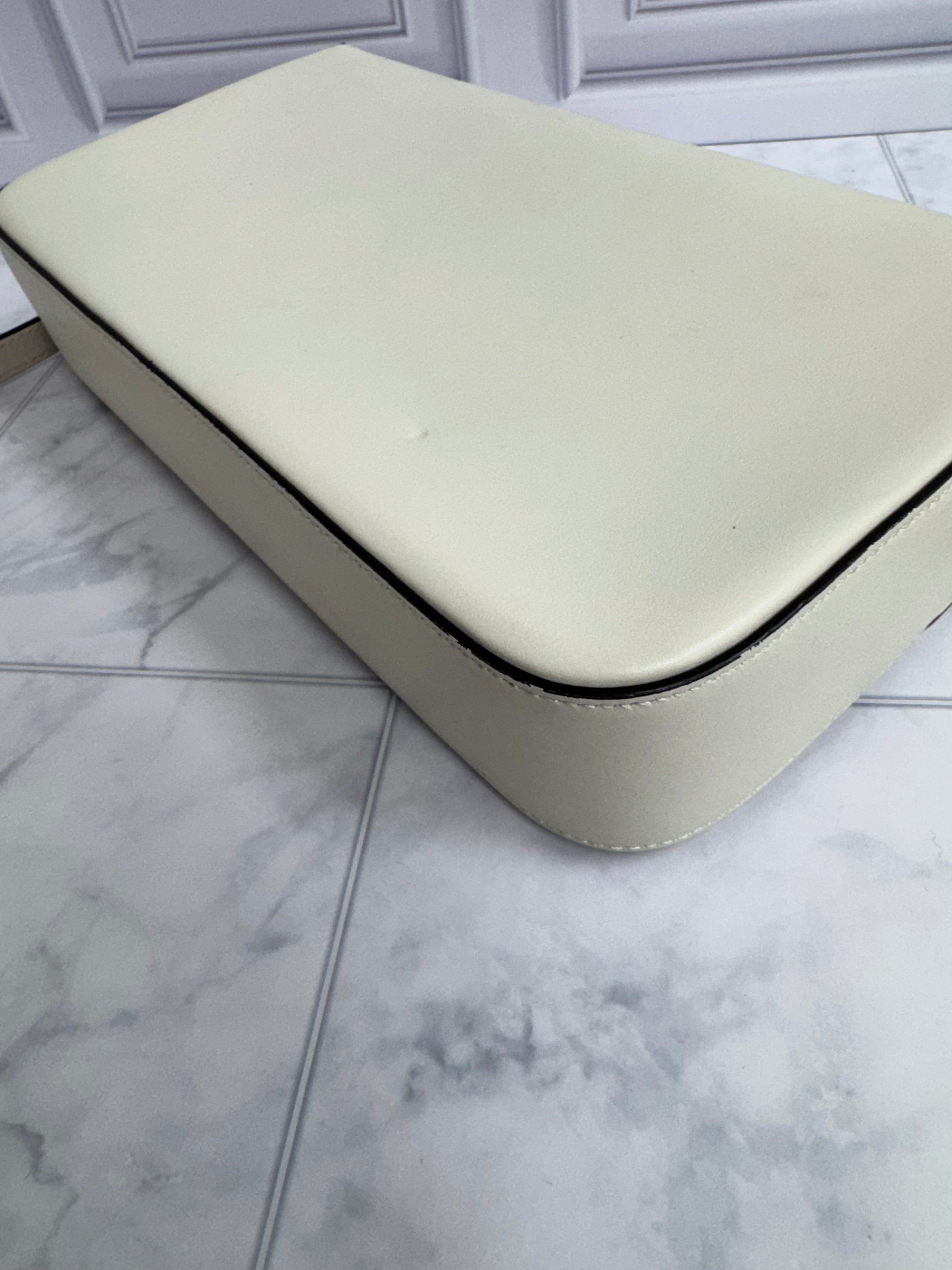 *DONS DROP* Gucci White Leather Petite GG Crossbody Bag