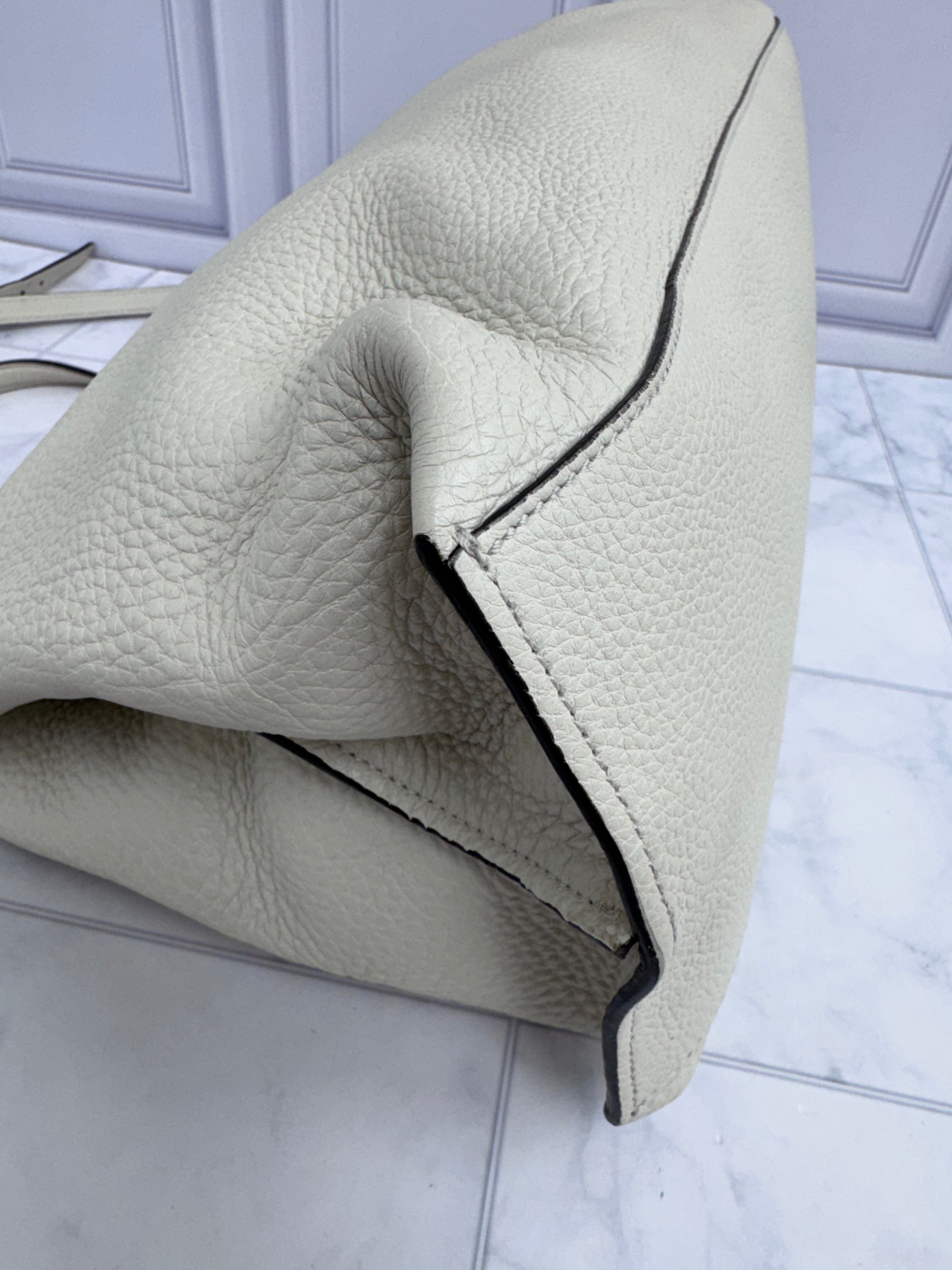 Gucci White Grained Leather Bamboo Daily 2Way Bag