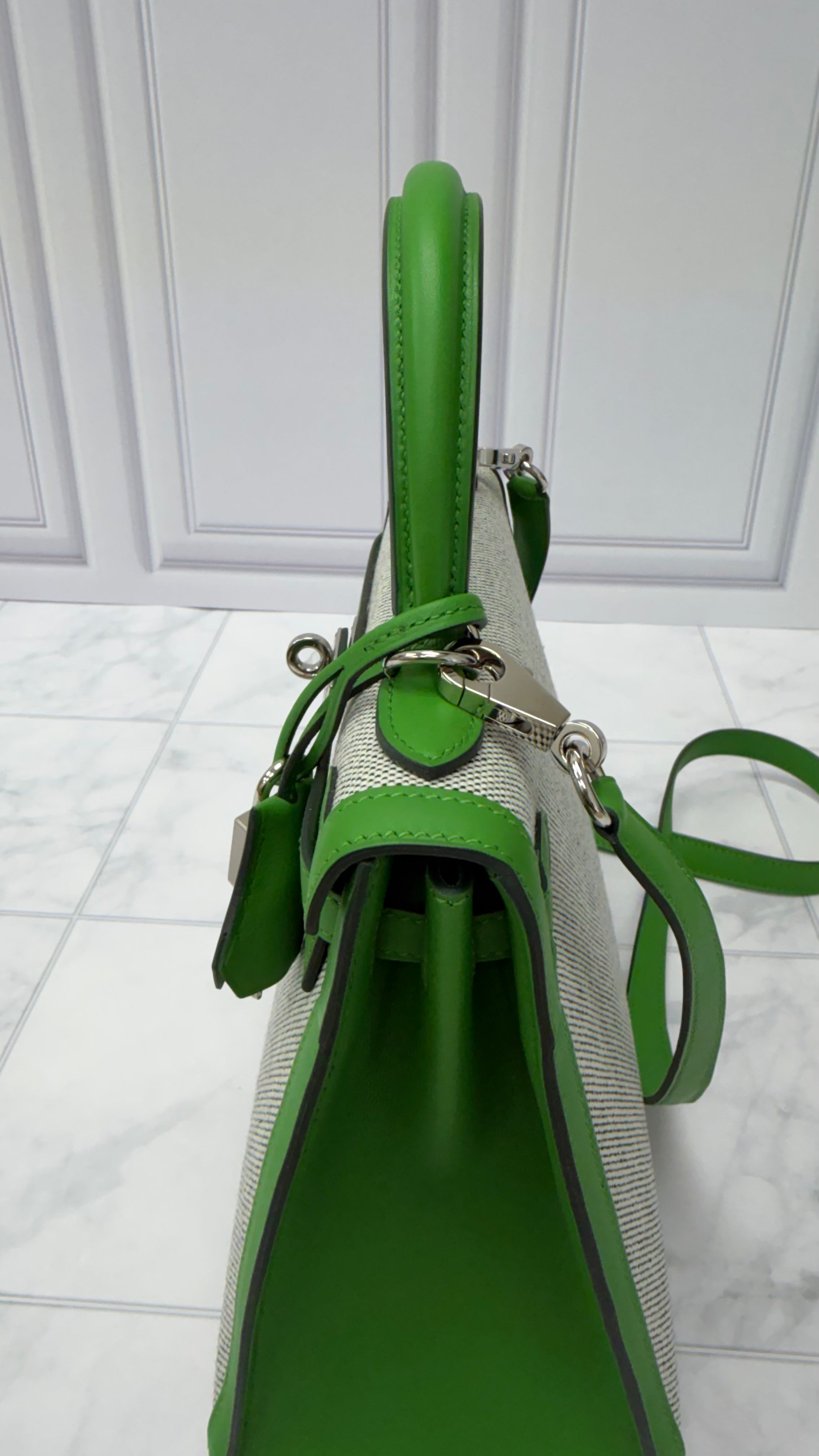 *DONS DROP* BRAND NEW - Hermes Green Yucca Swift Leather And Canvas Kelly 25 Handbag
