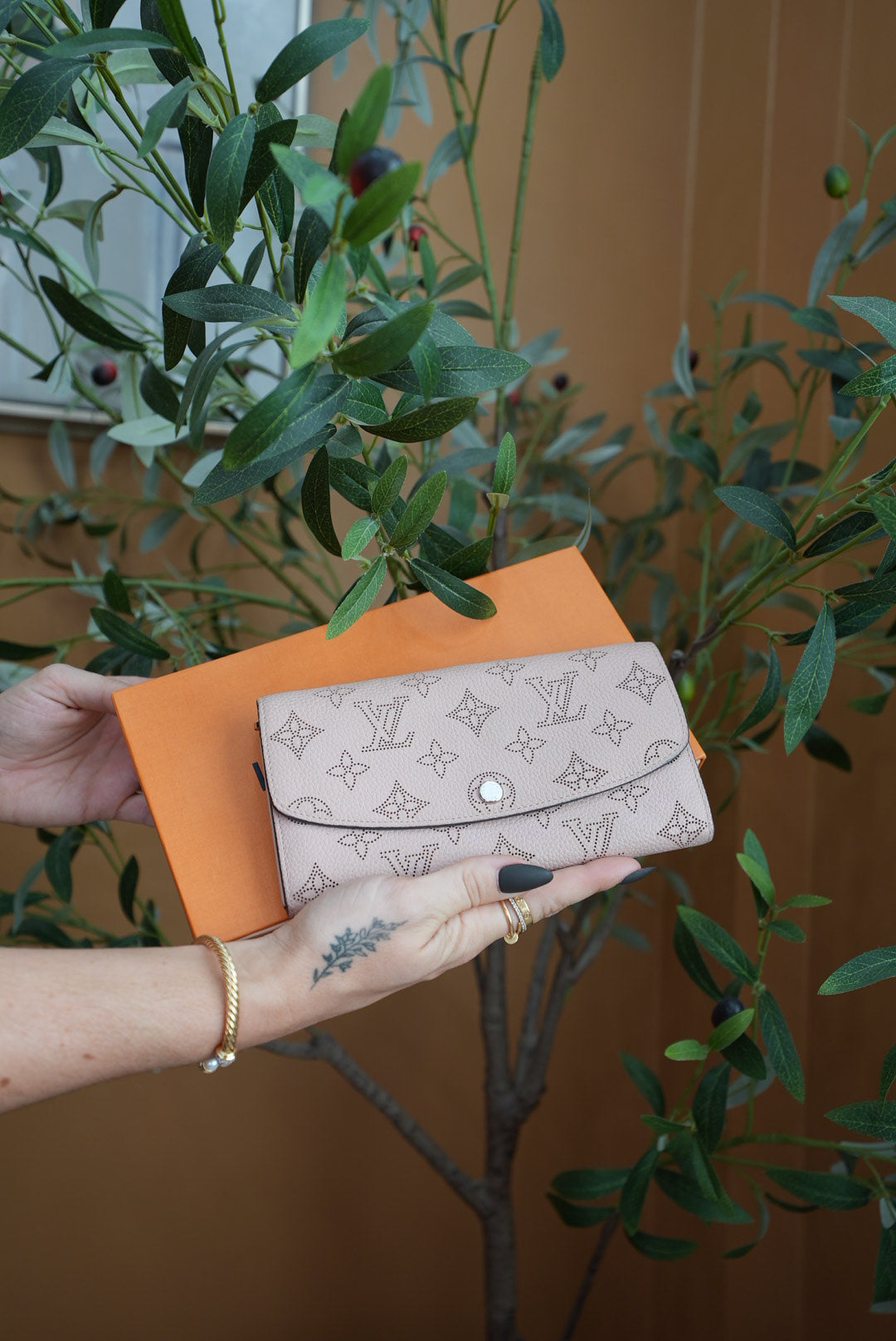 Louis Vuitton Dusty Rose Mahina Leather Sarah Wallet