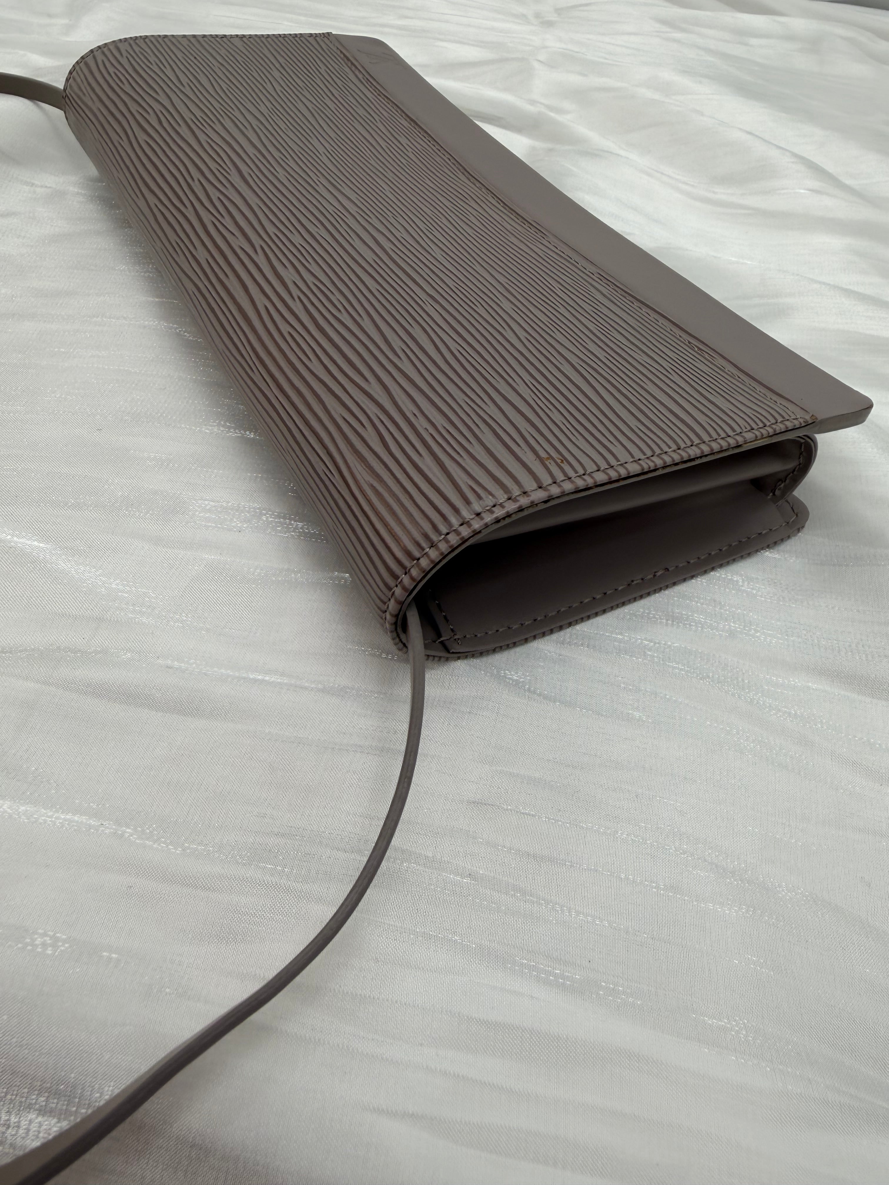 Louis Vuitton Lilac Epi Leather Honfleur Pochette