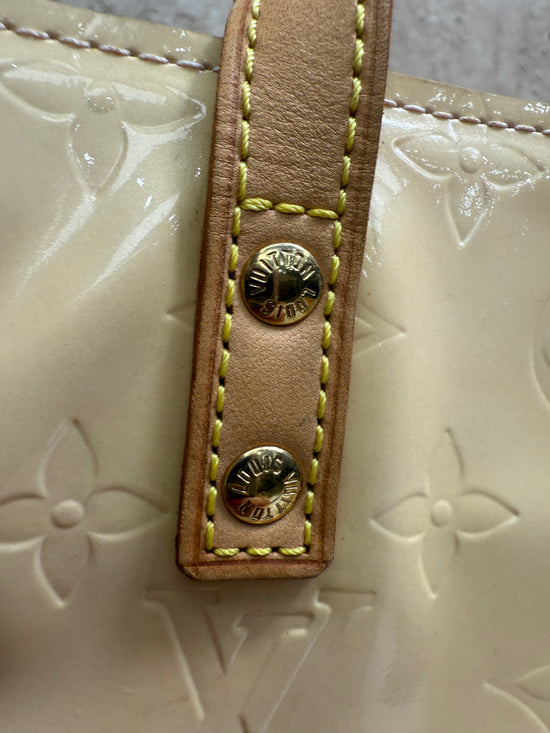 Louis Vuitton Cream Vernis Reade PM Hand Bag