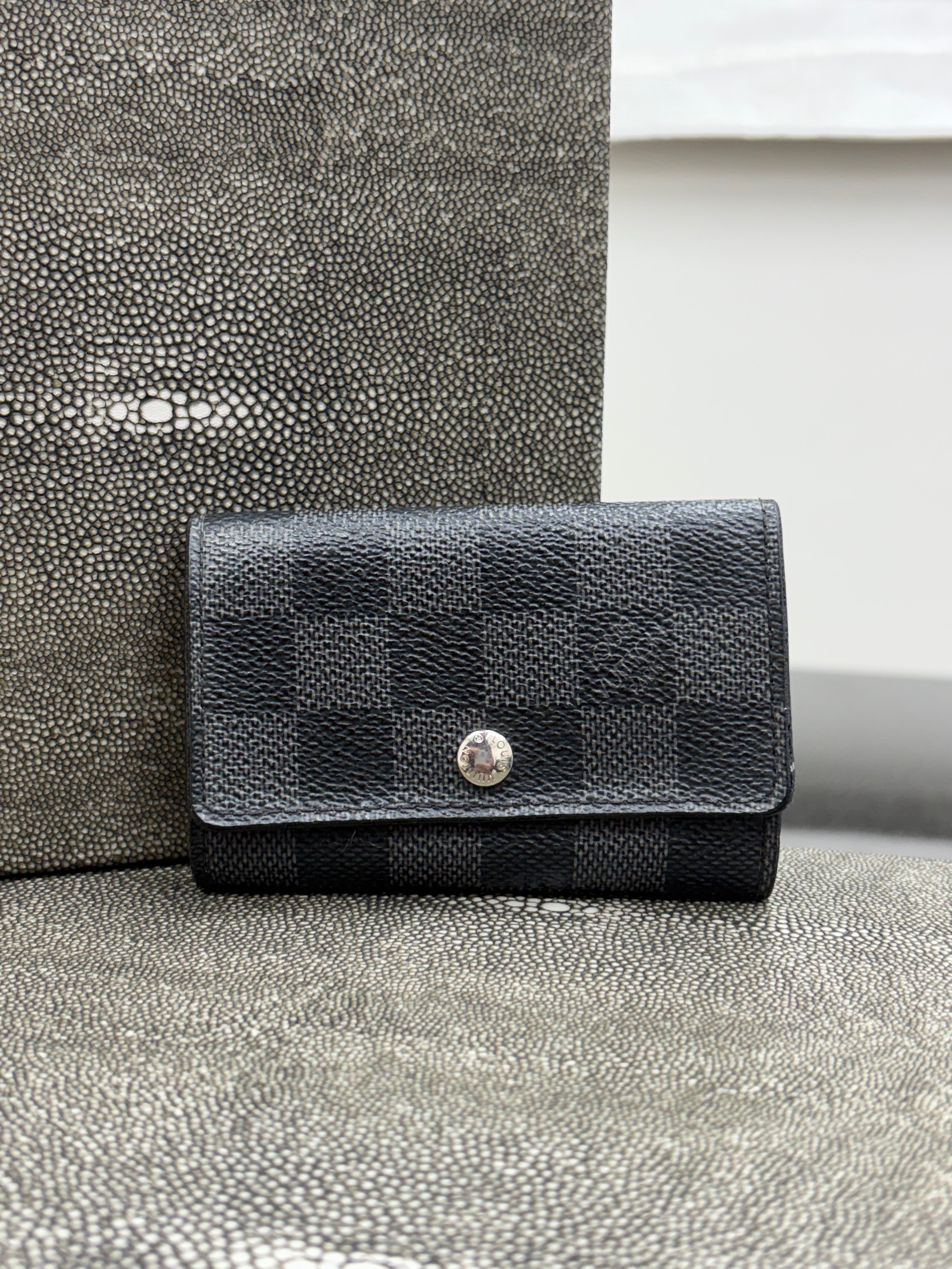 Louis Vuitton Damier Graphite 6 Ring Key Case