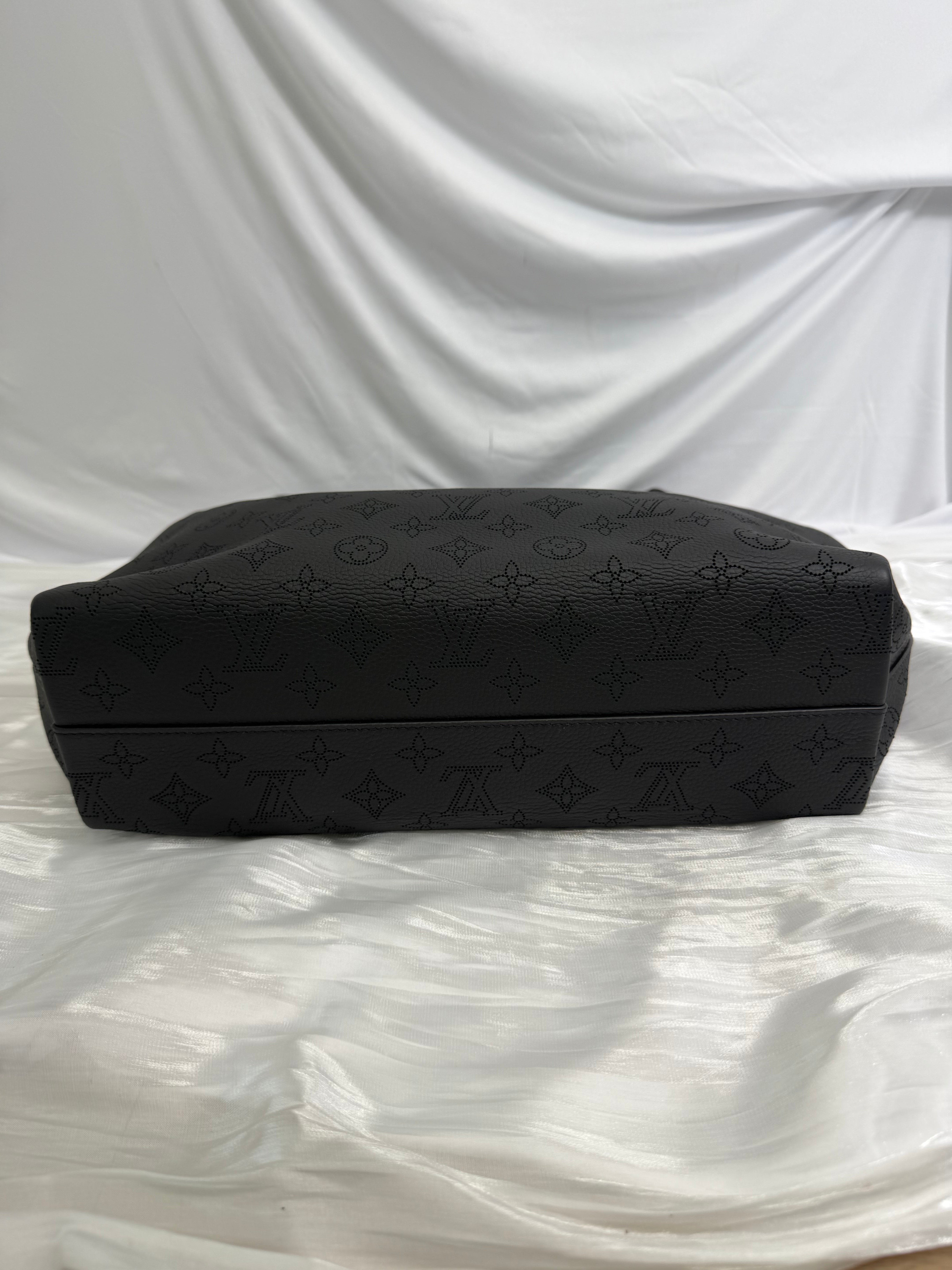 BRAND NEW Louis Vuitton Monogram Black Mahina Leather Why Knot MM Bag