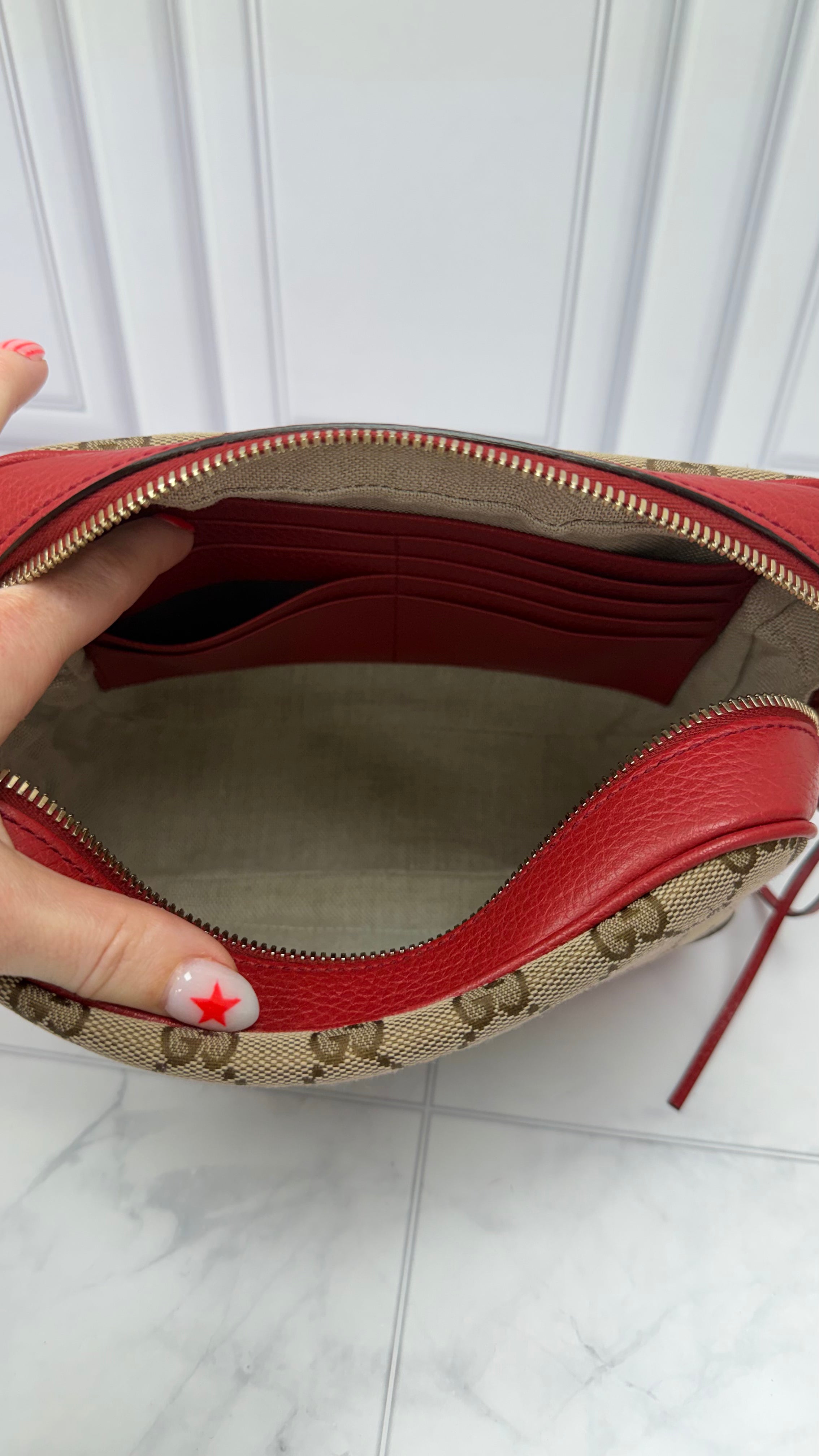 *DONS DROP* Gucci GG Canvas & Red Leather Bree Camera Bag