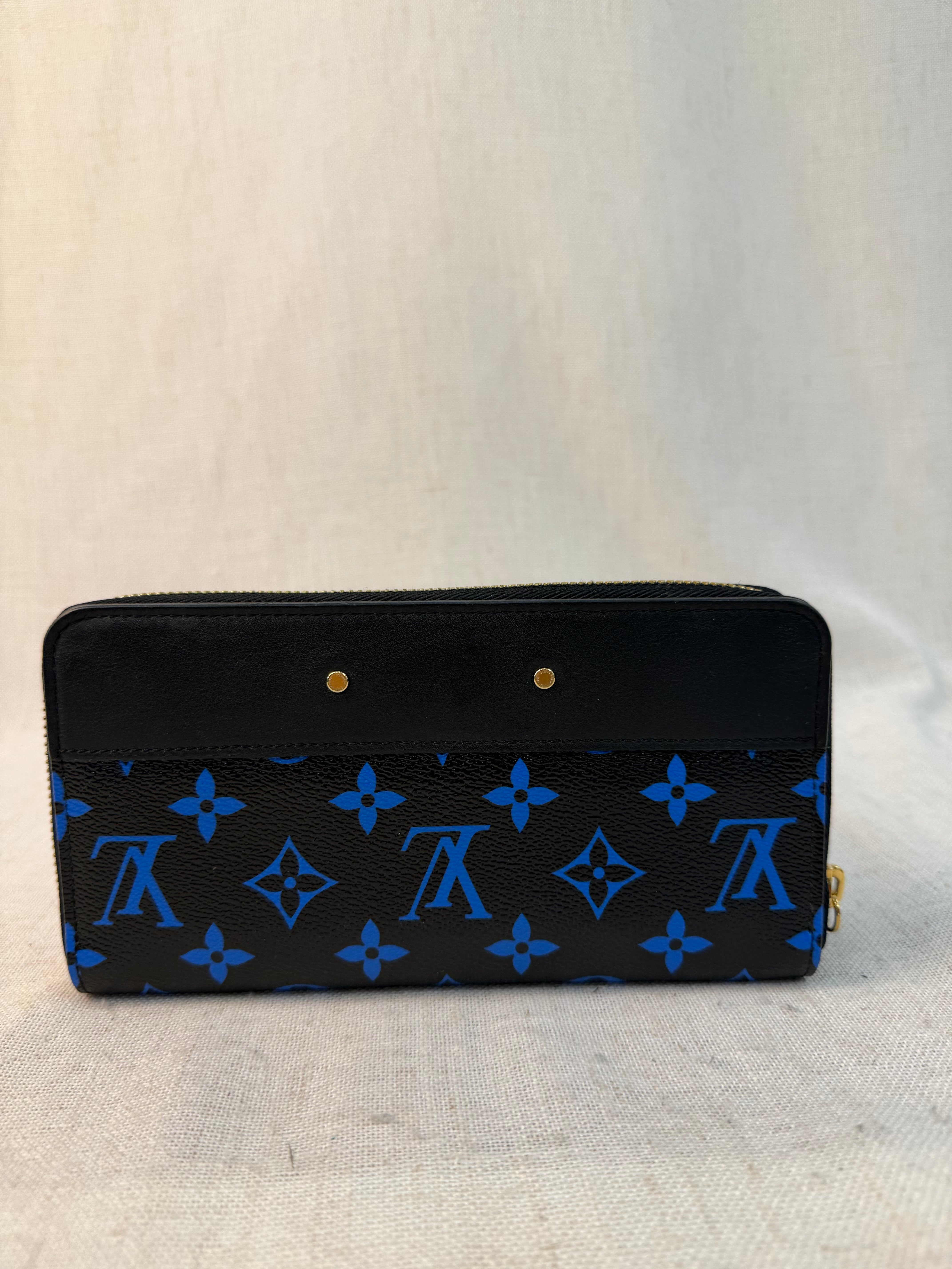 LIKE NEW Louis Vuitton Limited Edition Blue Monogram Zippy Wallet