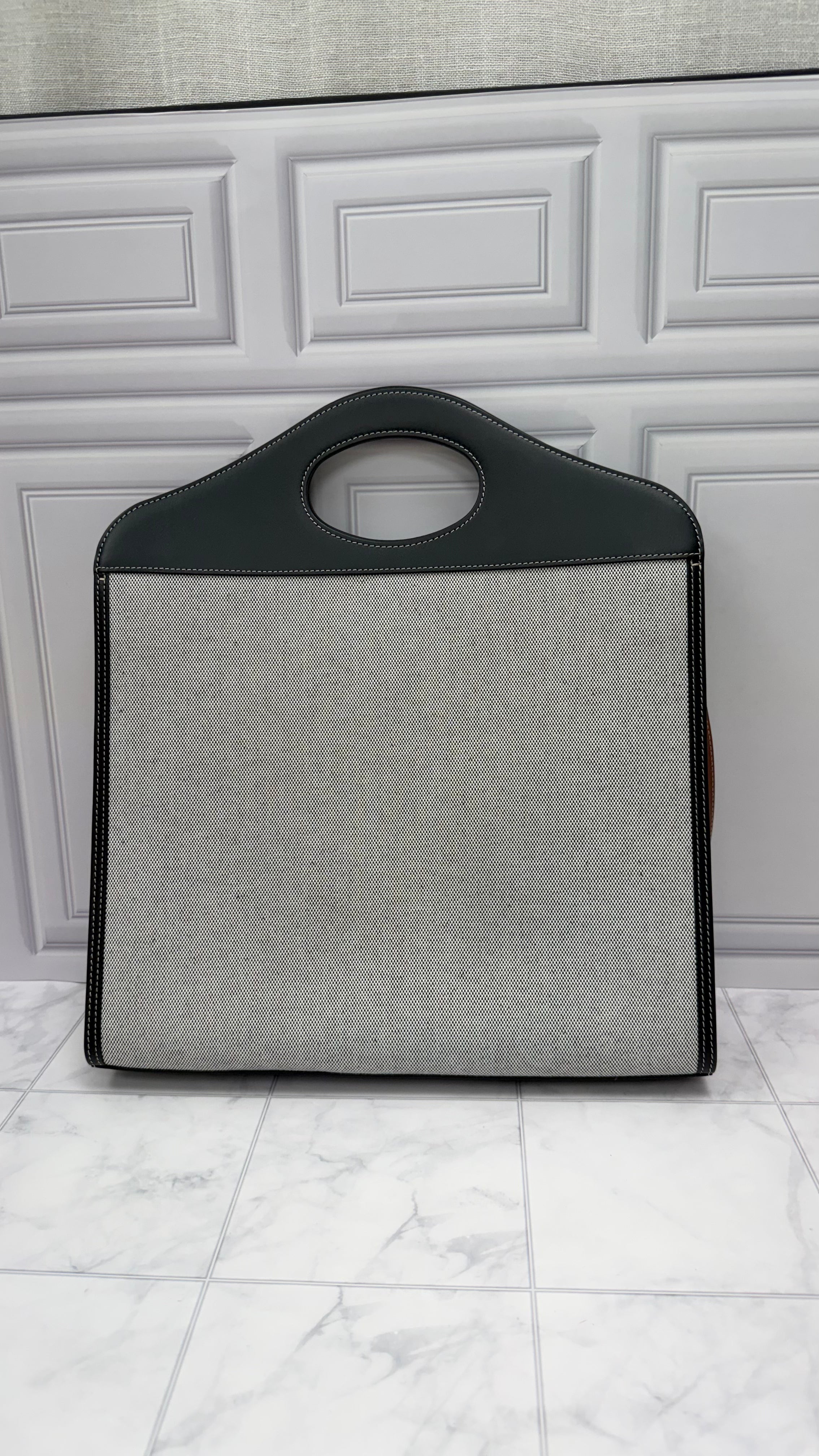 *DONS DROP* BRAND NEW- Burberry 2Tone Canvas & Leather Logo Pocket Tote