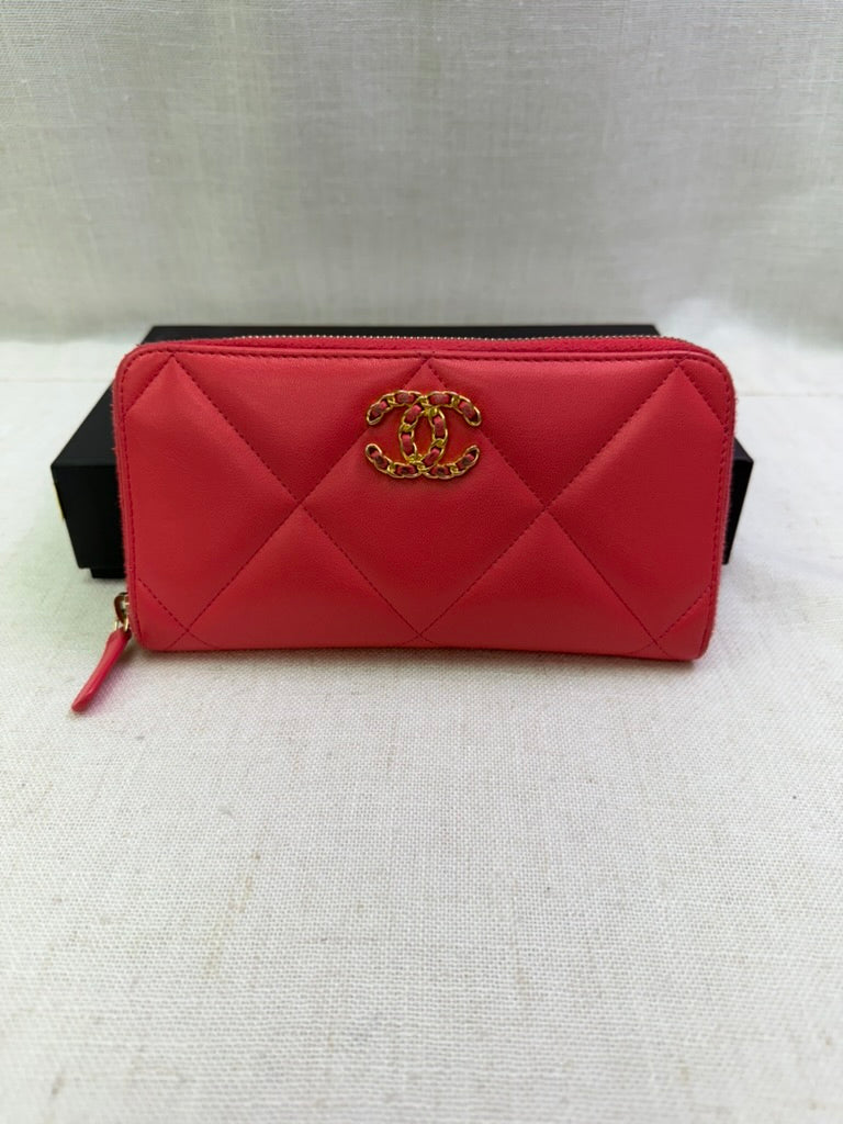 Chanel Pink Quilted Calfskin Leather Chanel 19 Zippy Wallet