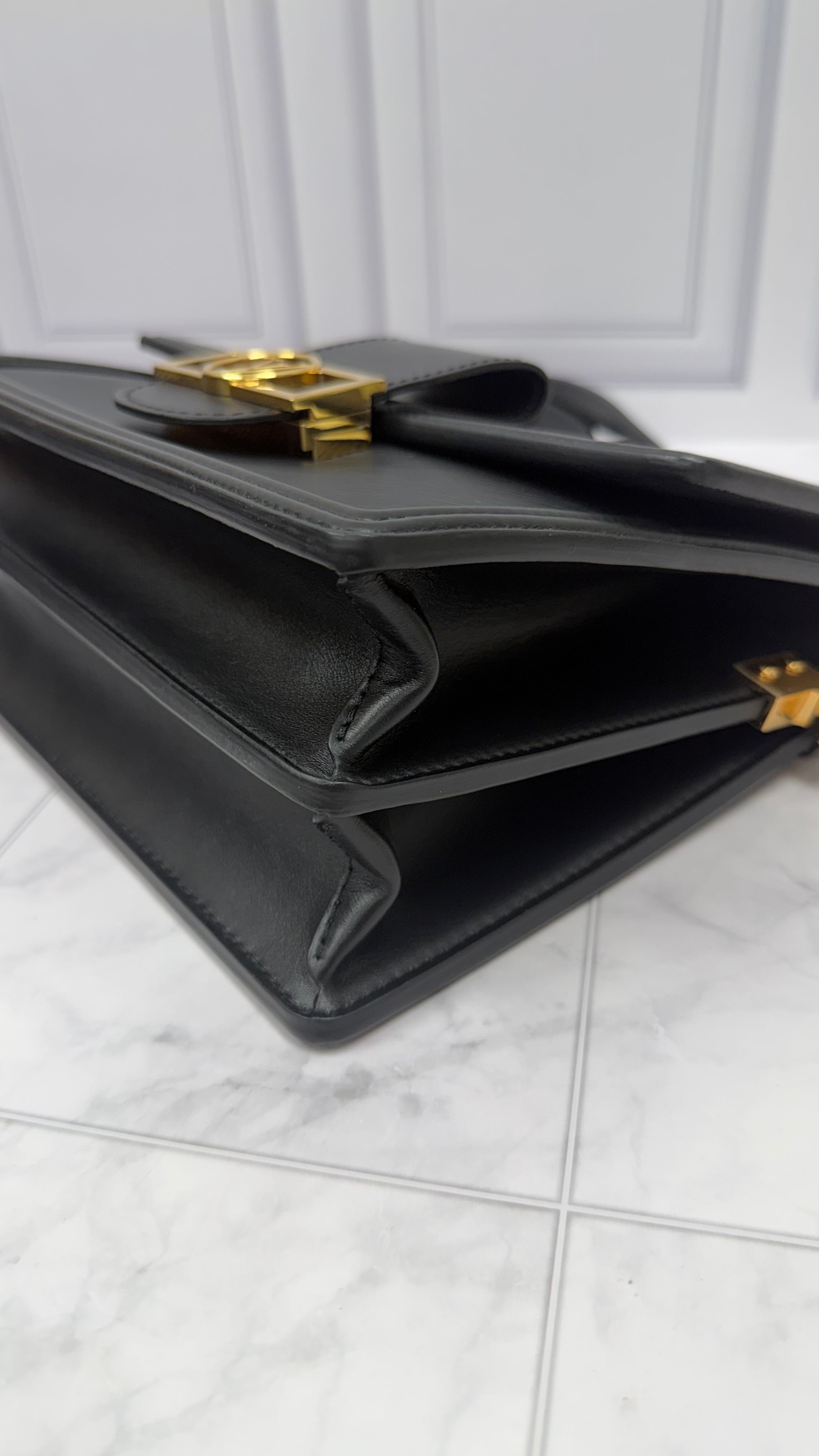*DONS DROP* LIKE NEW - Louis Vuitton Black Epi Leather Dauphine MM Handbag