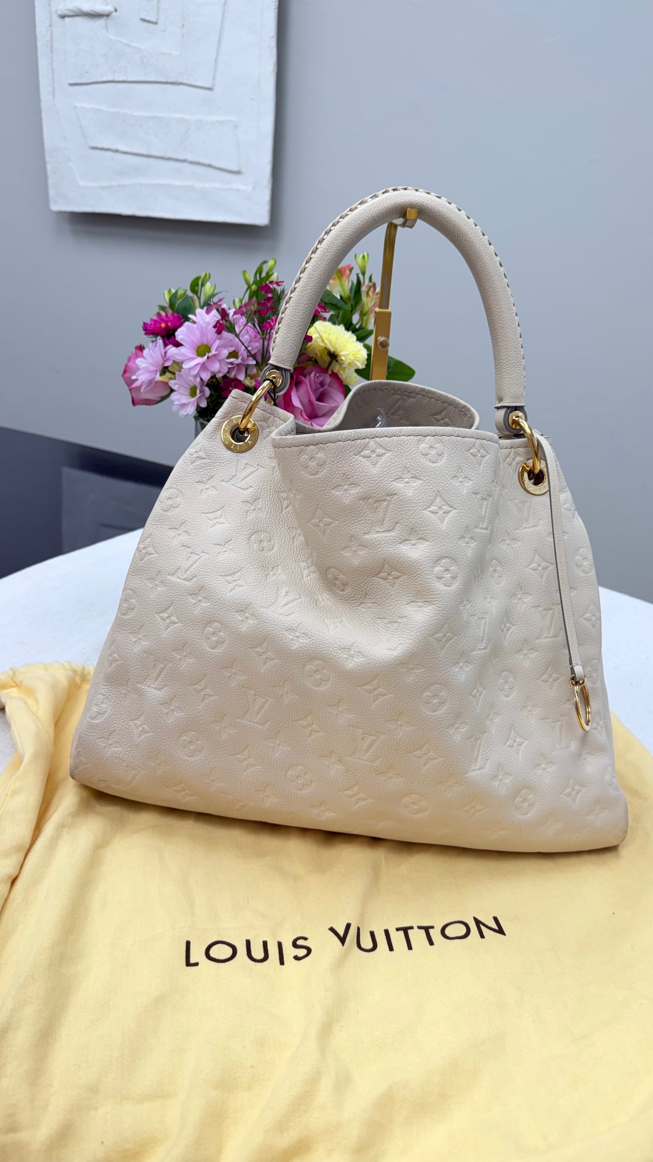 *DONS DROP* Louis Vuitton Ivory Empreinte Artsy MM Shoulder Bag