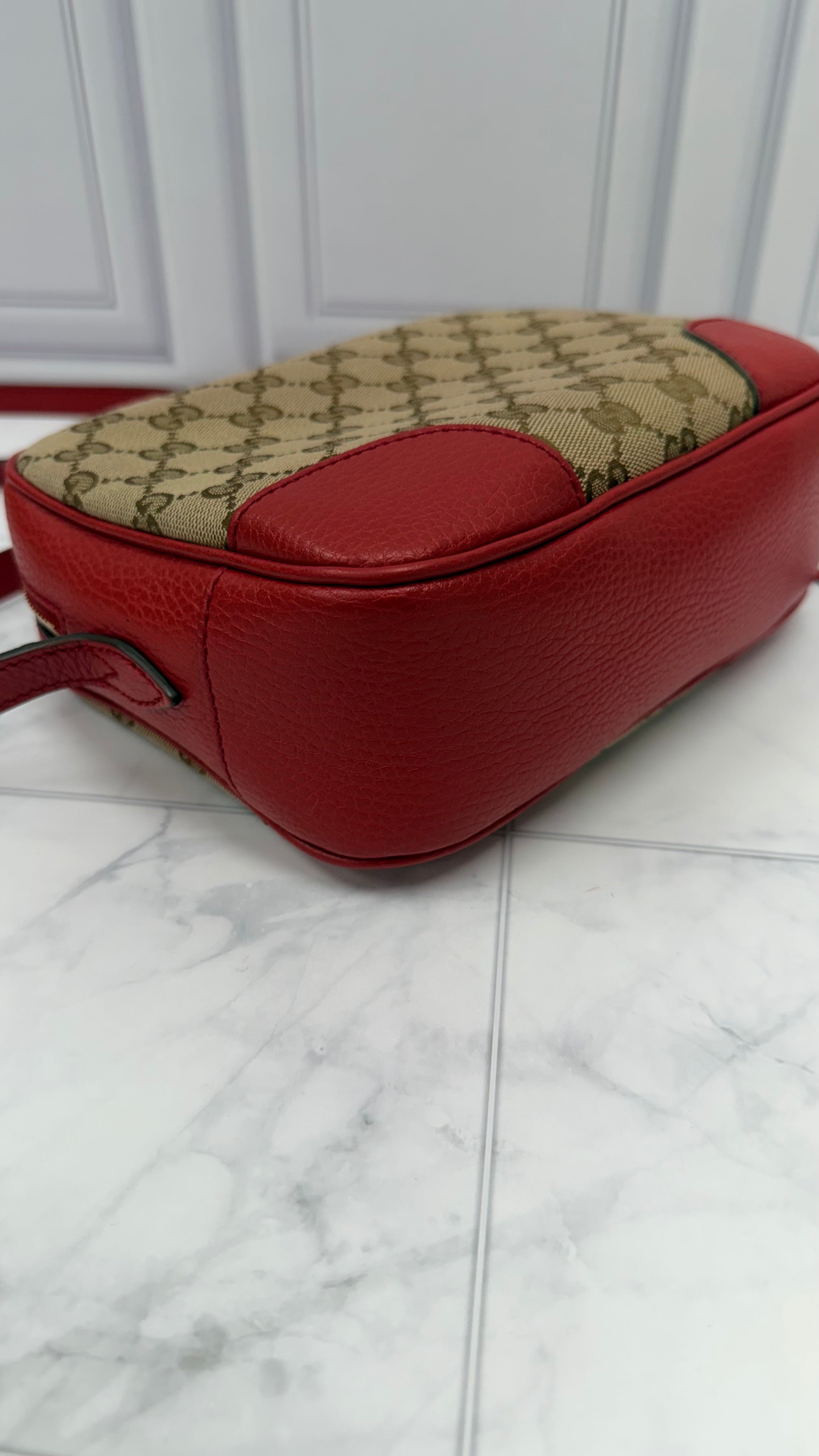 *DONS DROP* Gucci GG Canvas & Red Leather Bree Camera Bag