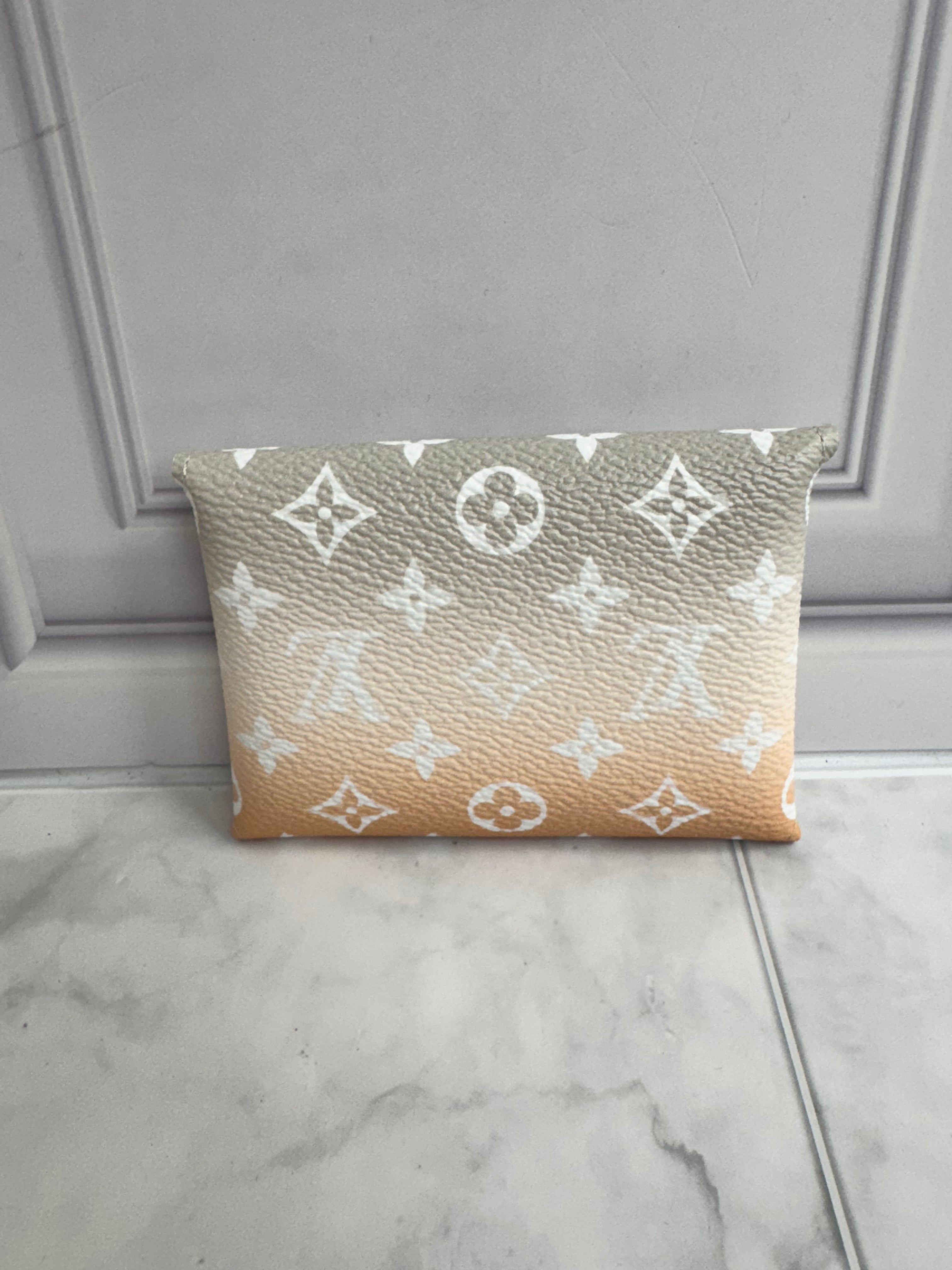 BRAND NEW - Louis Vuitton Peach Monogram By The Pool Small Kirigami Pochette