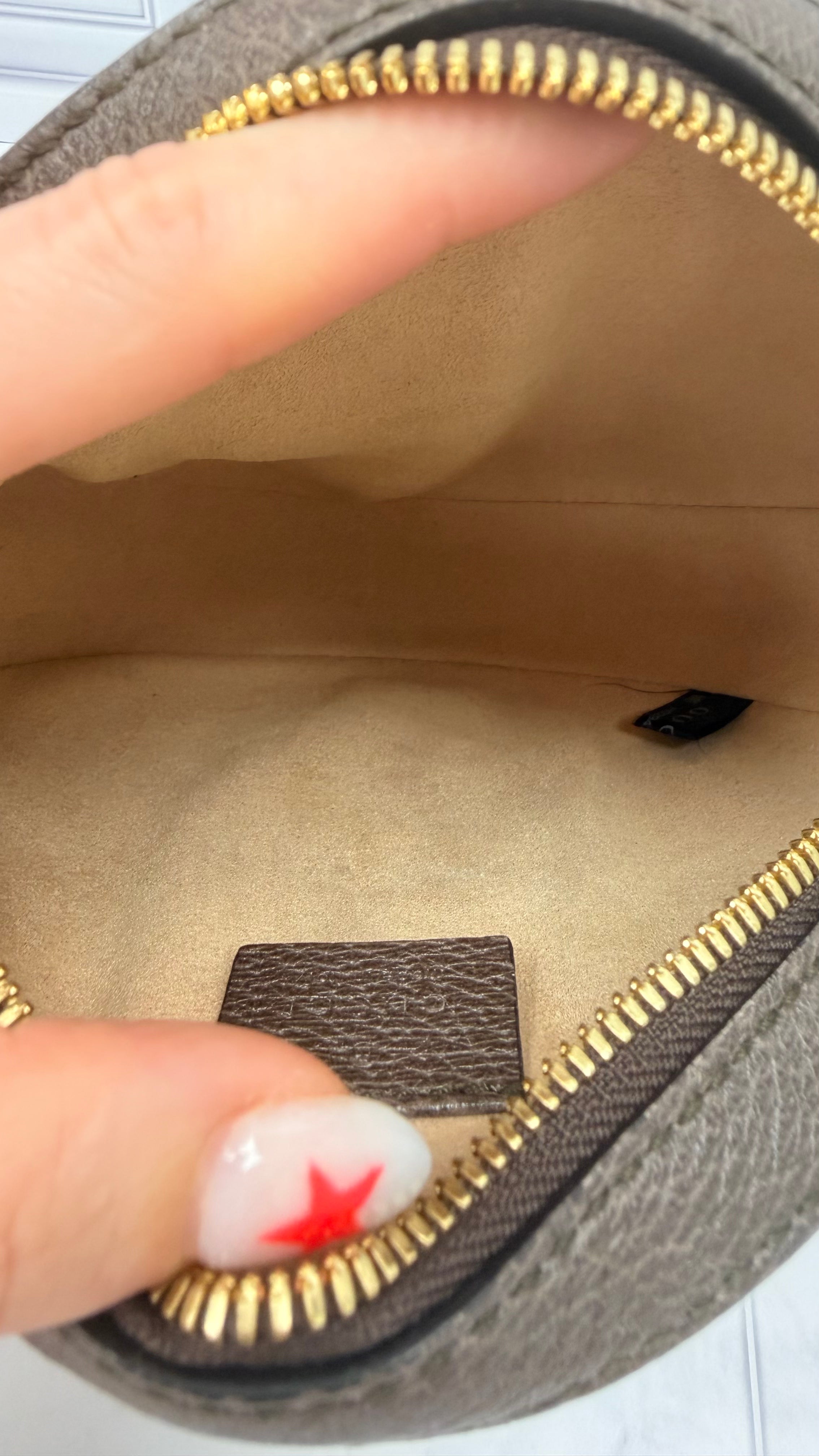 *DONS DROP* Gucci Supreme Canvas & Leather Web Marmont Round Crossbody