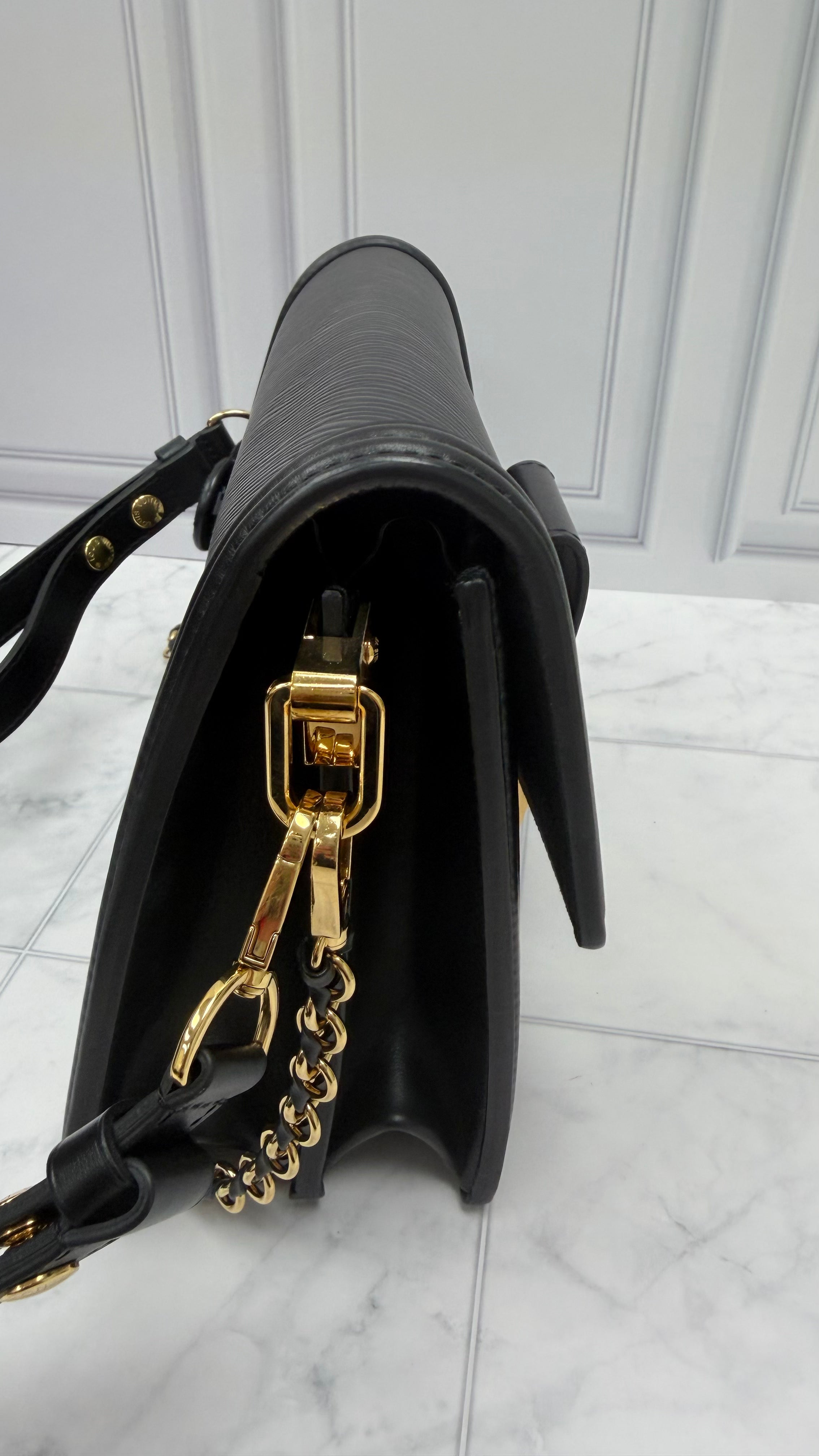 *DONS DROP* LIKE NEW - Louis Vuitton Black Epi Leather Dauphine MM Handbag