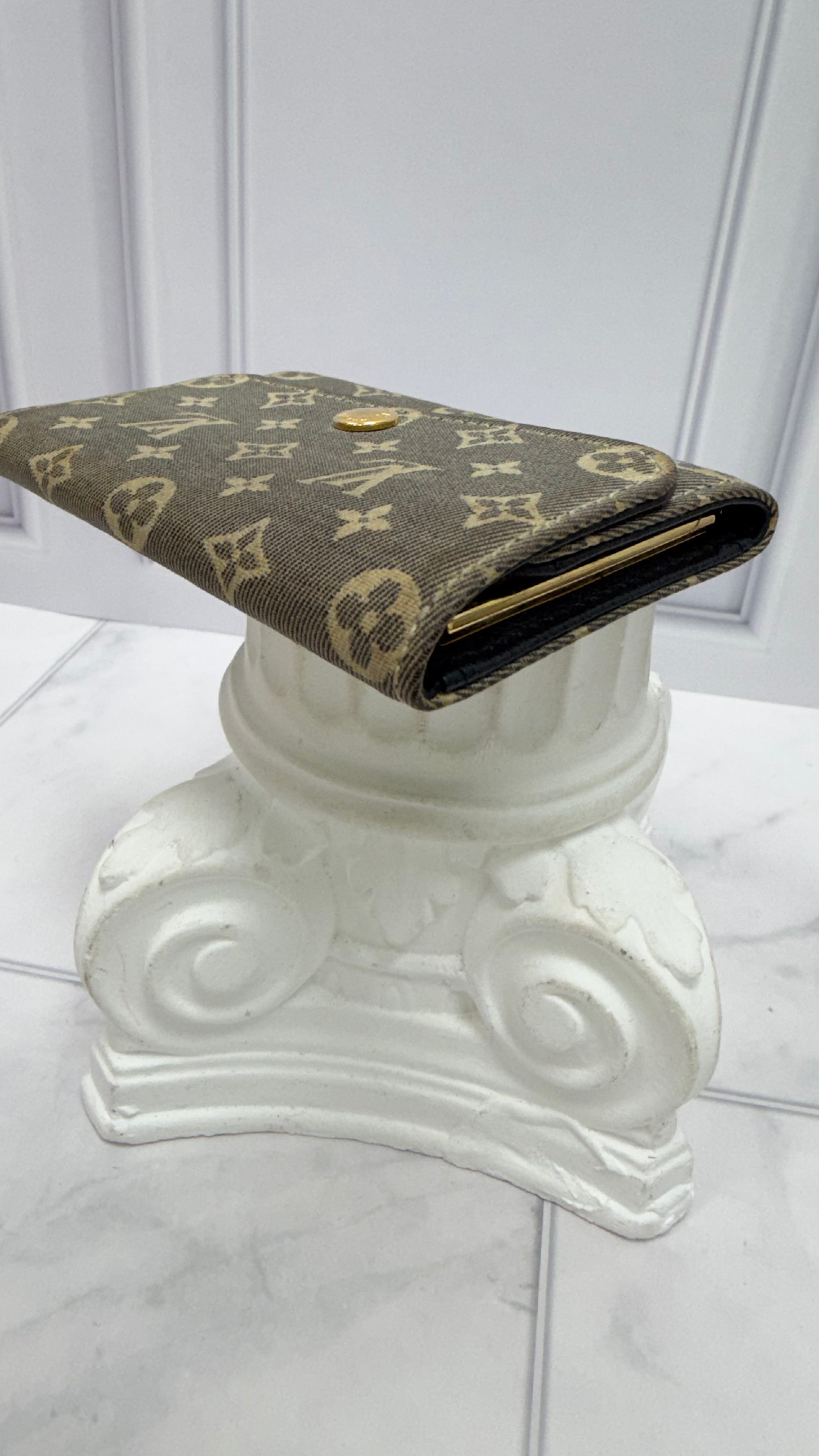 Louis Vuitton Blue Mini Lin 6 Key Ring Case