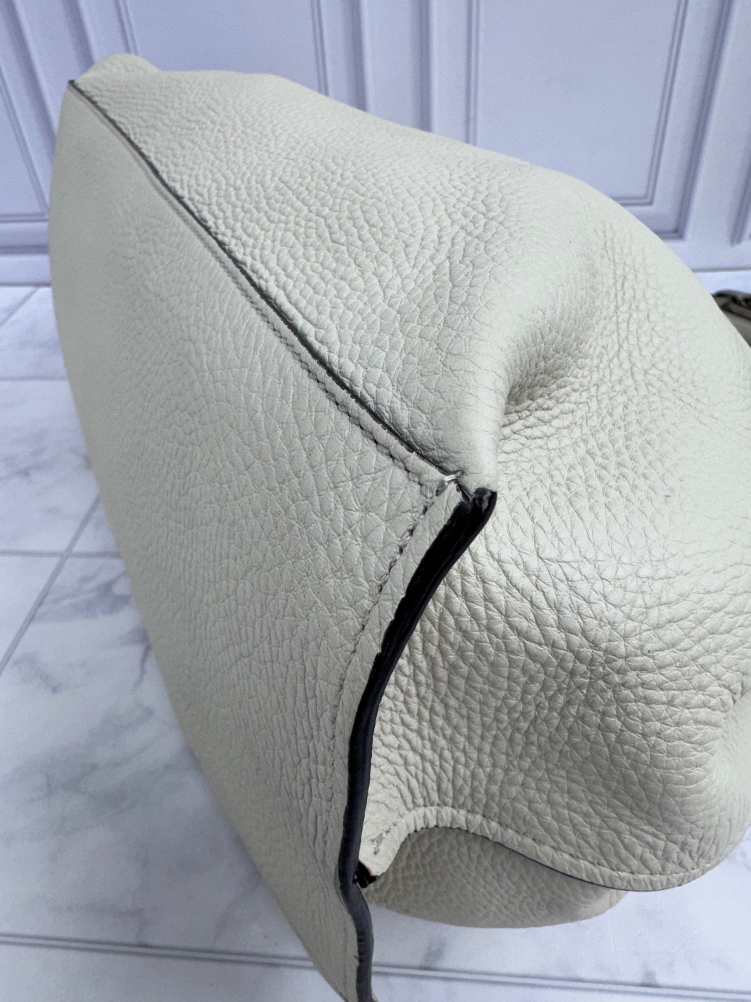 Gucci White Grained Leather Bamboo Daily 2Way Bag