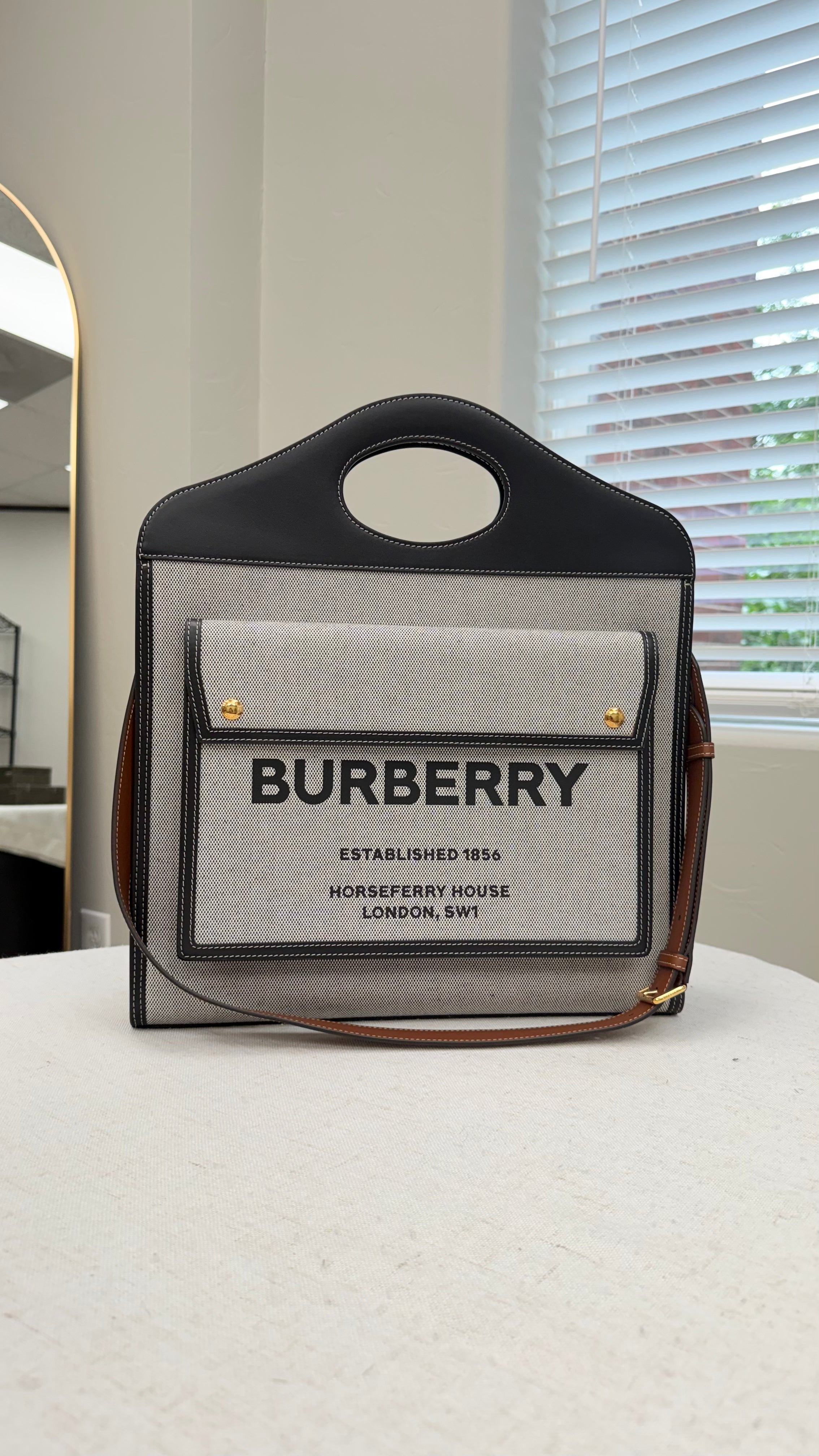 *DONS DROP* BRAND NEW- Burberry 2Tone Canvas & Leather Logo Pocket Tote