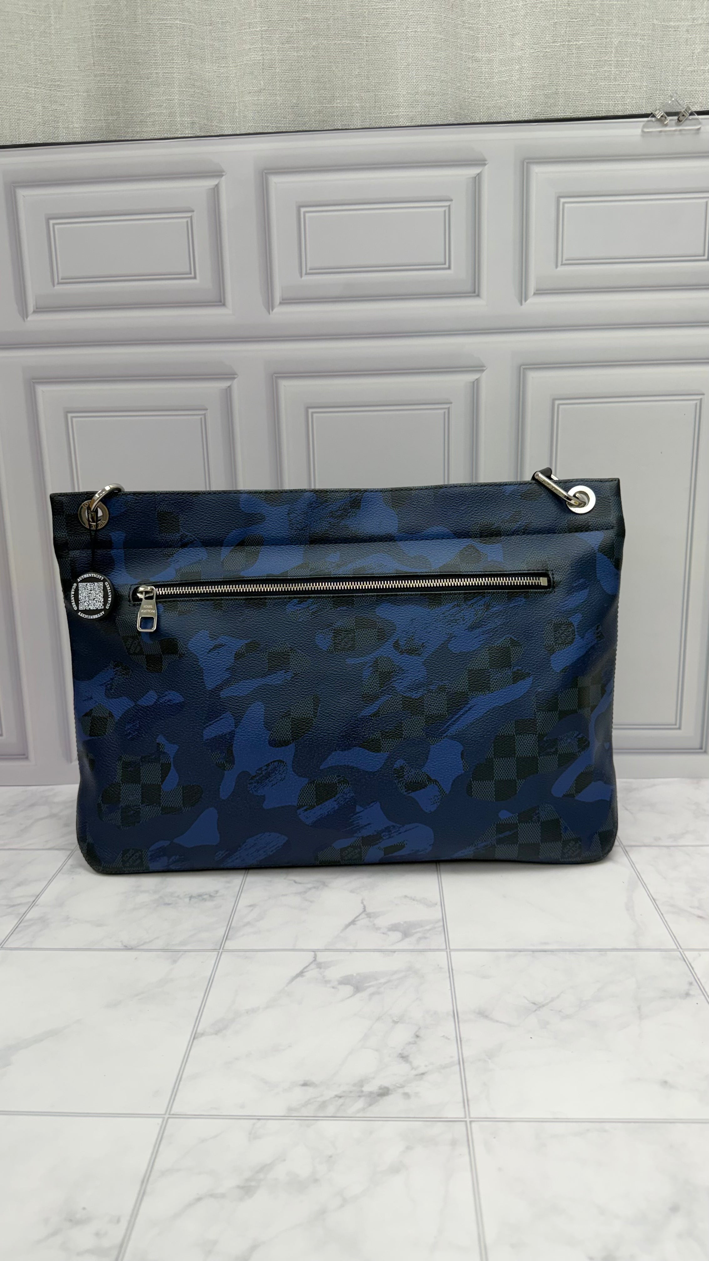 *DONS DROP* LIKE NEW - Louis Vuitton Damier Cobalt & Camo Hunter Messenger Bag
