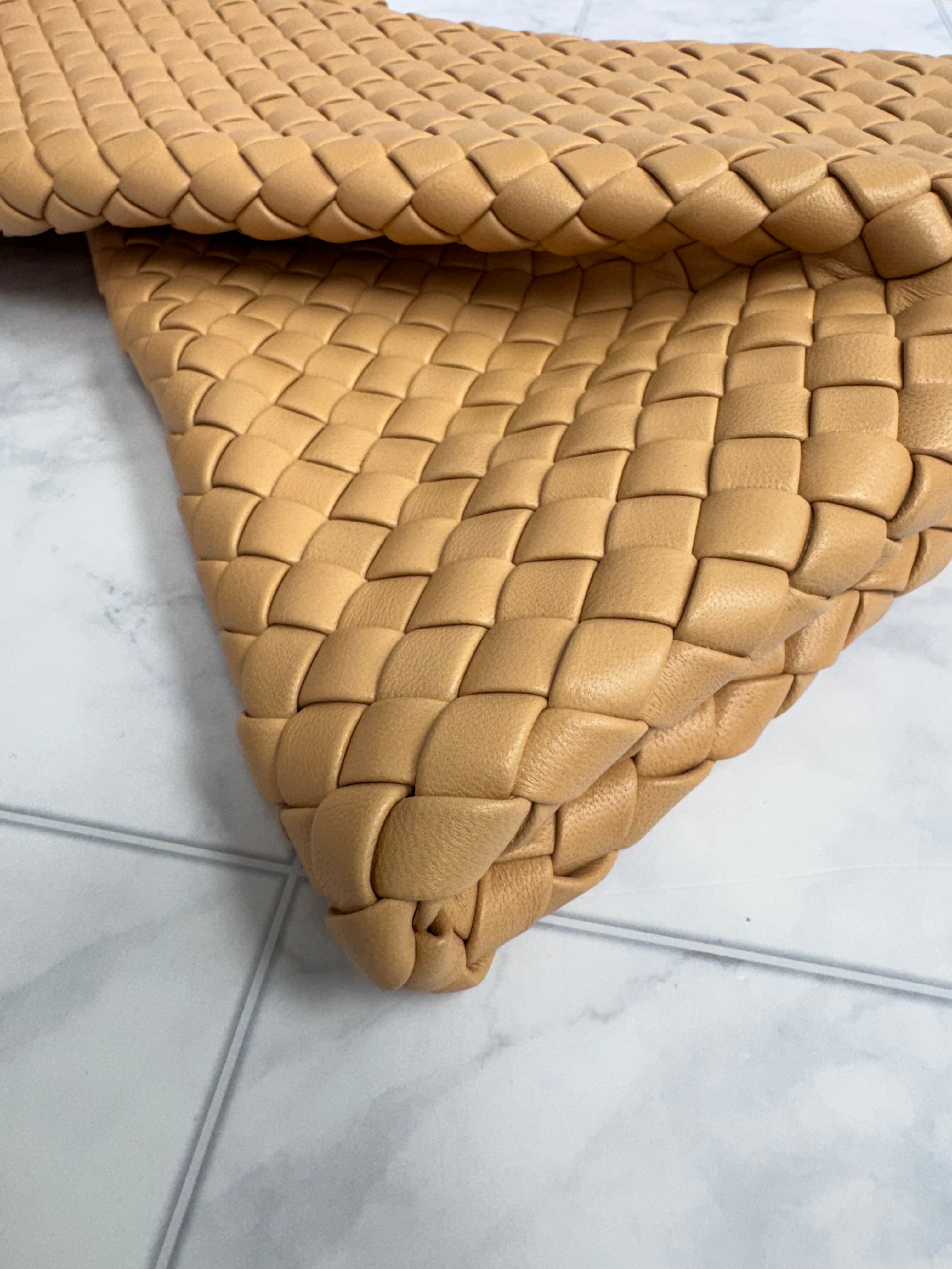 *DONS DROP* LIKE NEW - Bottega Veneta Peach Intrecciato Crisscross Clutch