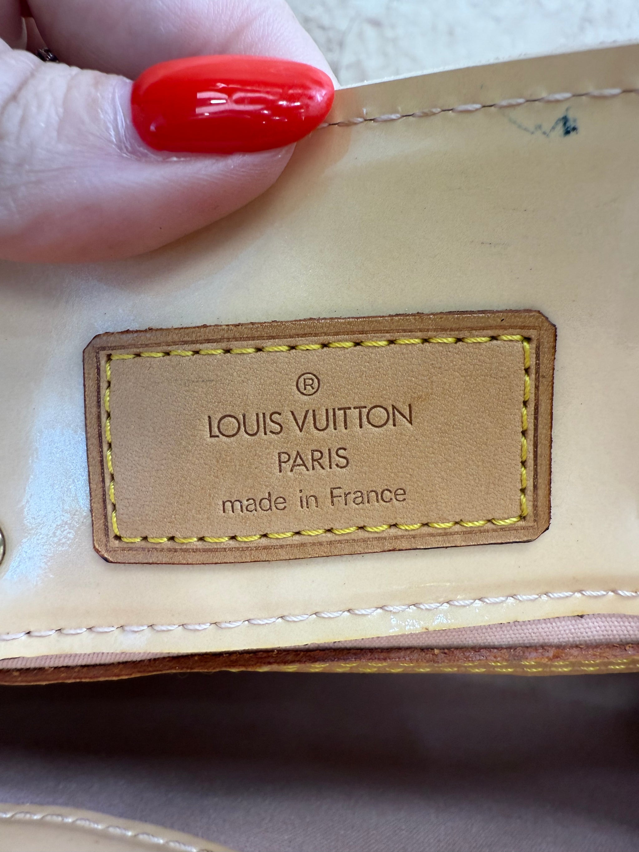 Louis Vuitton Cream Vernis Reade PM Hand Bag