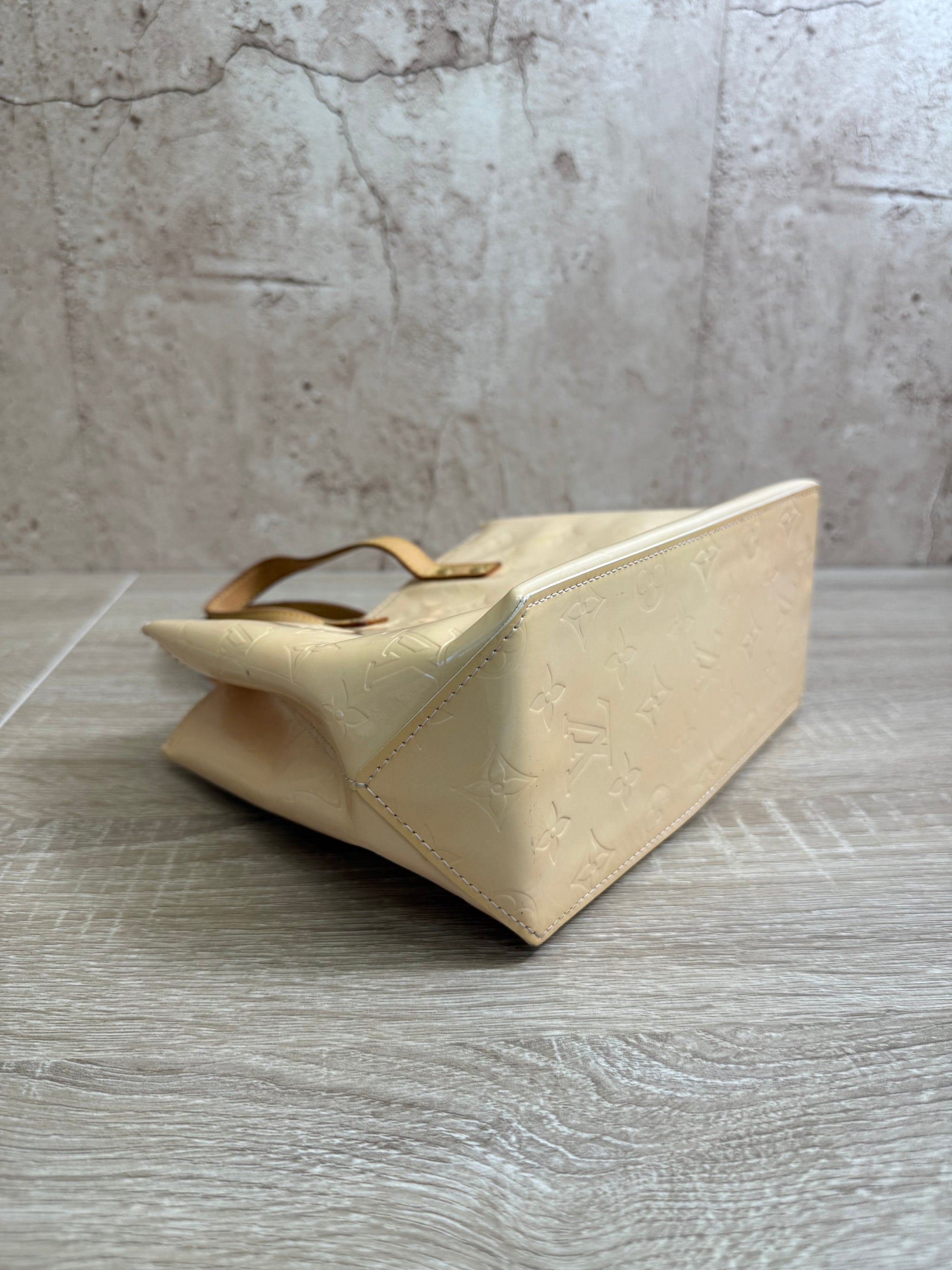 Louis Vuitton Cream Vernis Reade PM Hand Bag