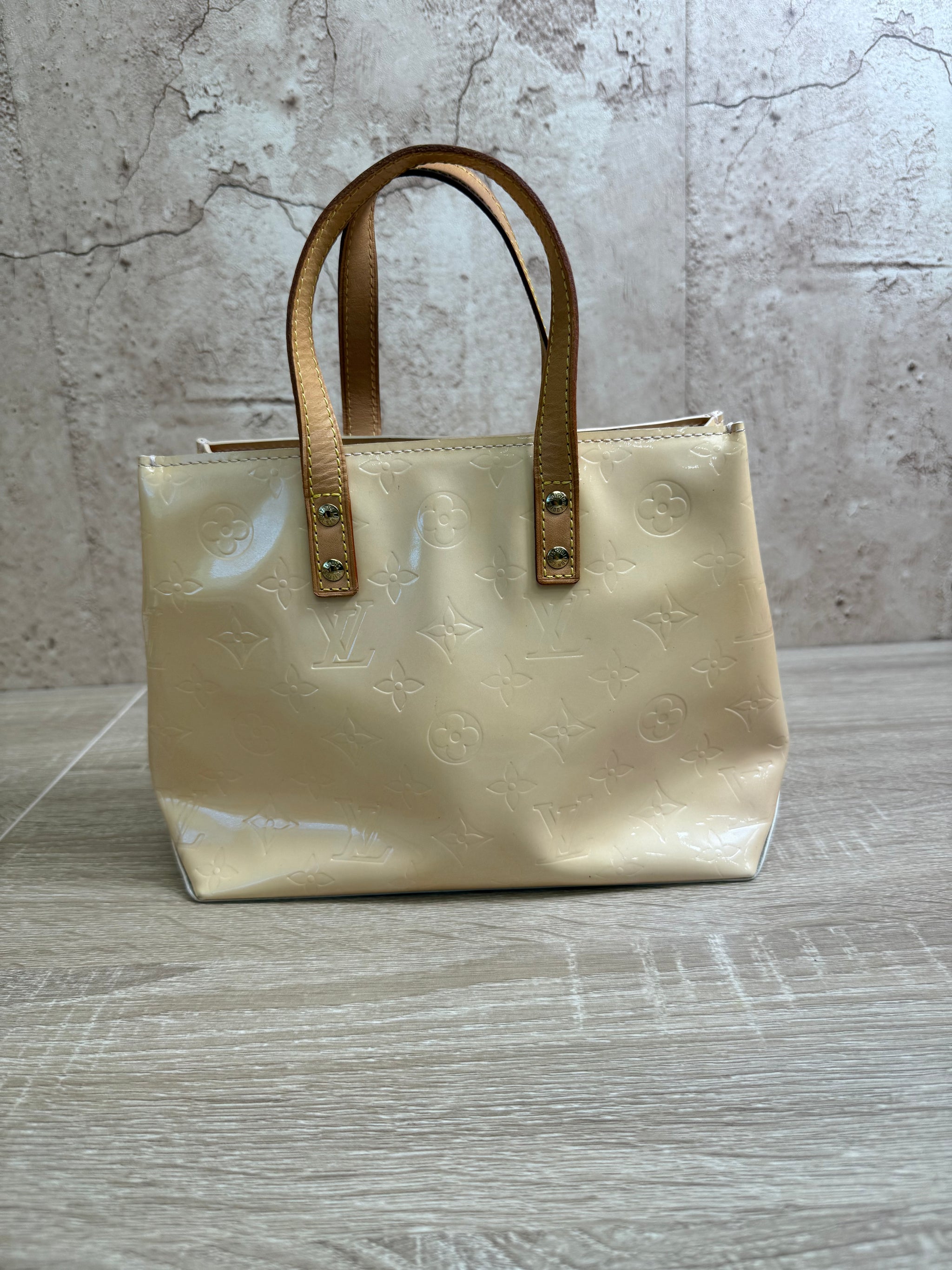 Louis Vuitton Cream Vernis Reade PM Hand Bag