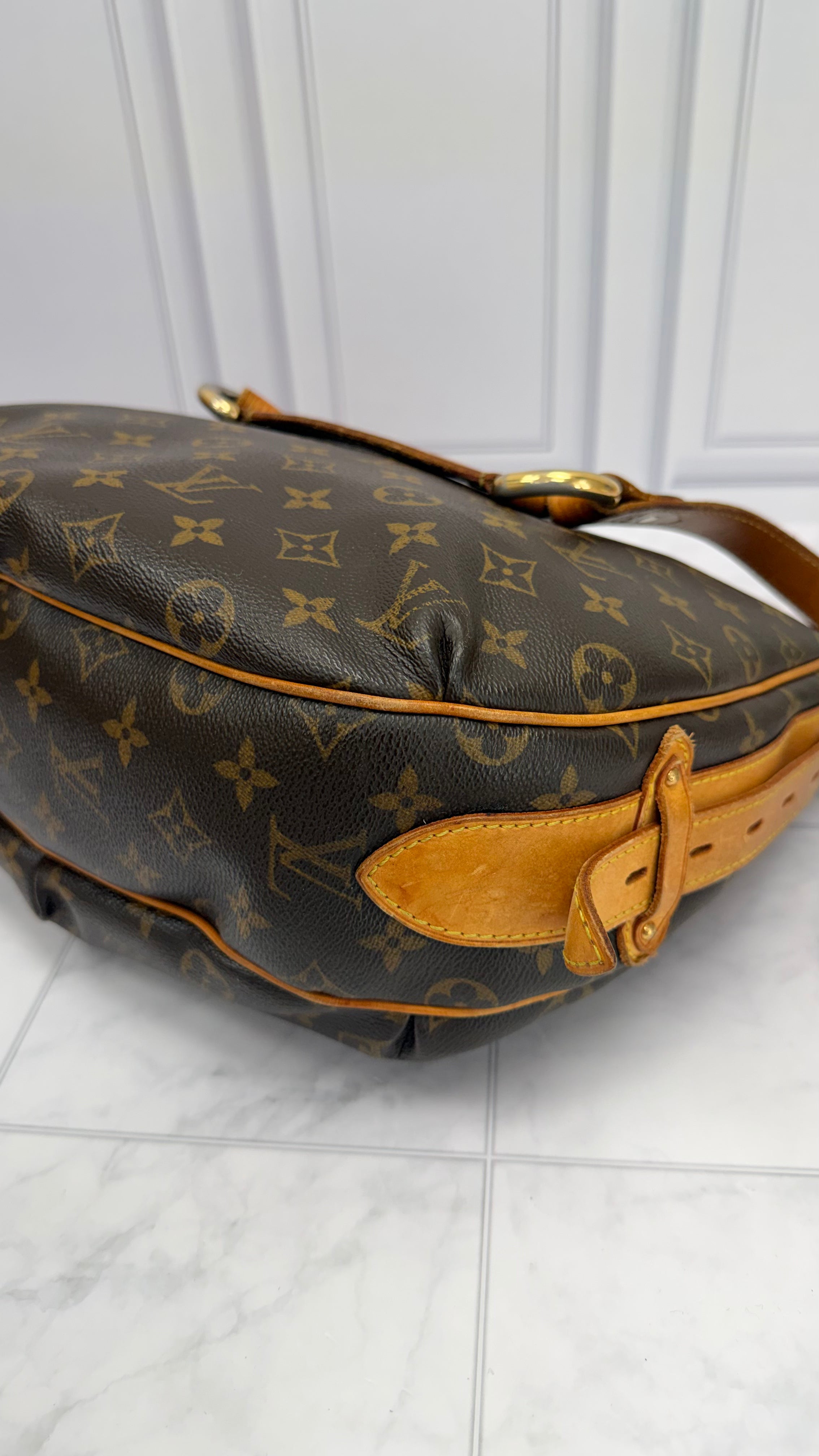 *DONS DROP* Louis Vuitton Monogram Canvas GM Tulum Hobo Bag