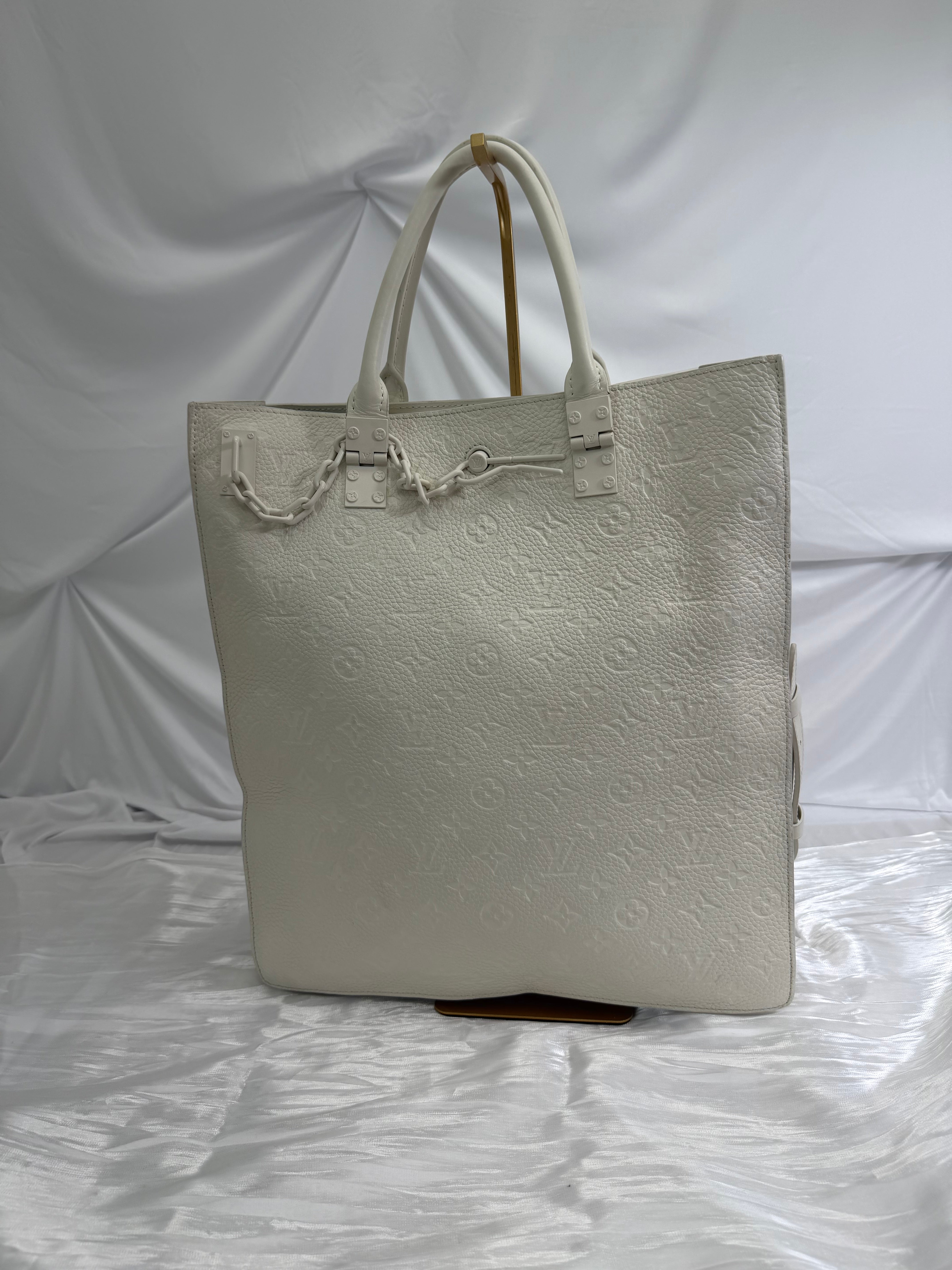 Louis Vuitton Monogram White Taurillon Sac Plat