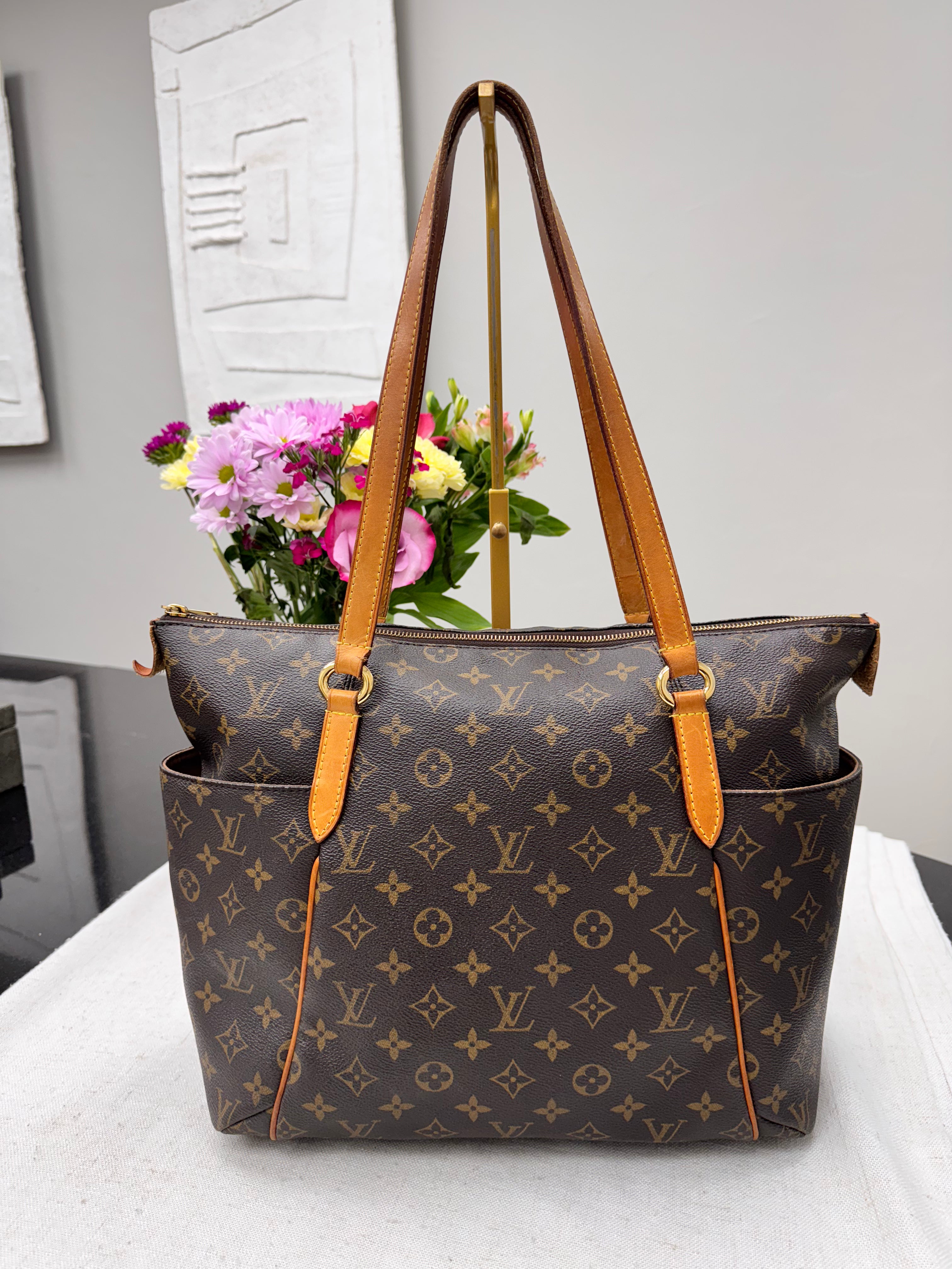 *DONS DROP* Louis Vuitton Monogram Totally MM Tote Bag
