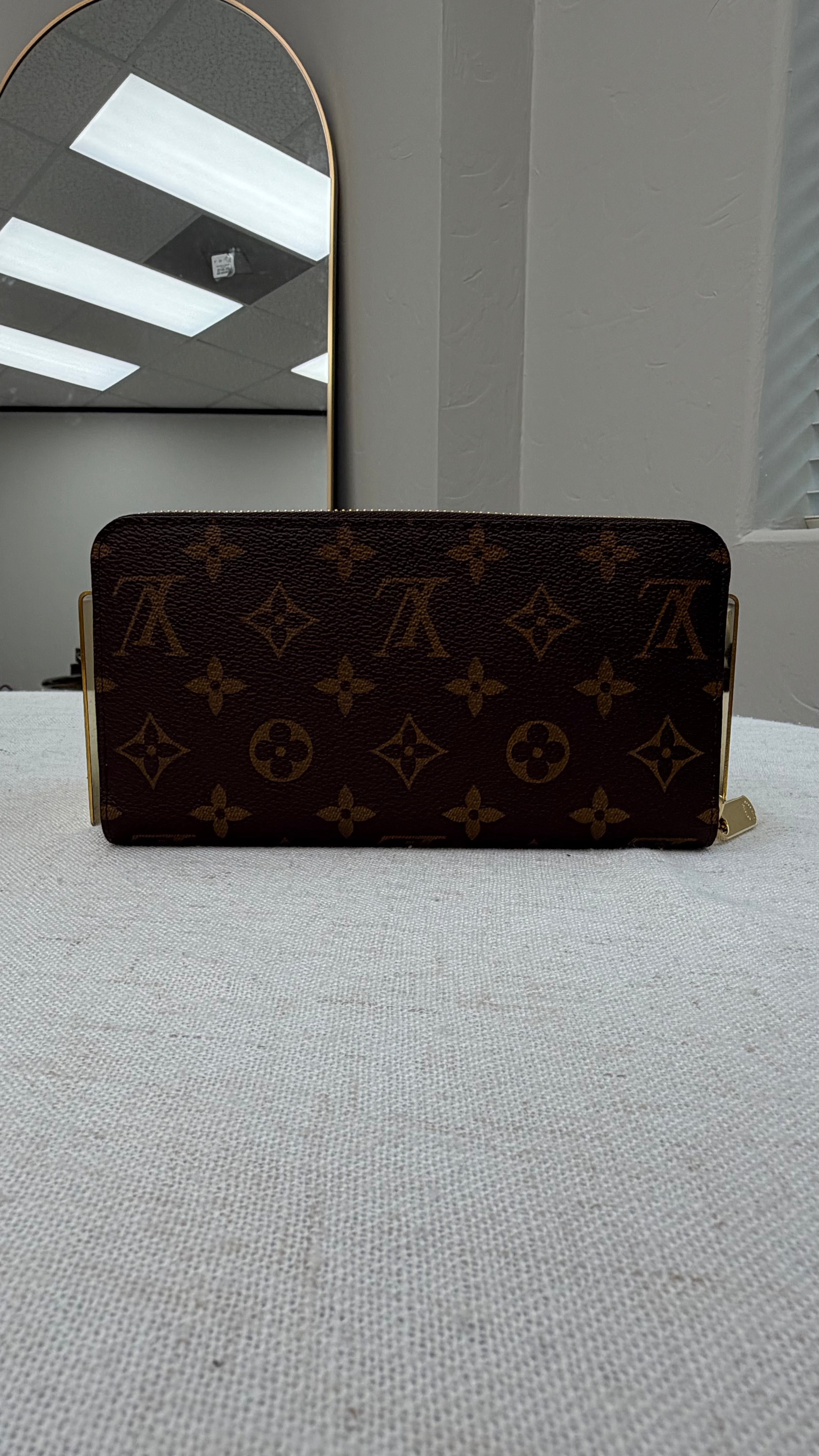 BRAND NEW- Louis Vuitton Monogram Zippy Wallet
