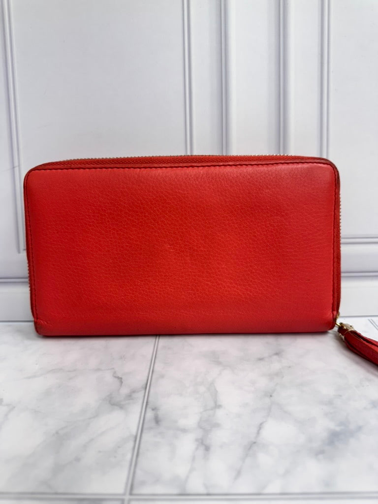 Gucci Red Grained Leather GG Soho Zippy Wallet