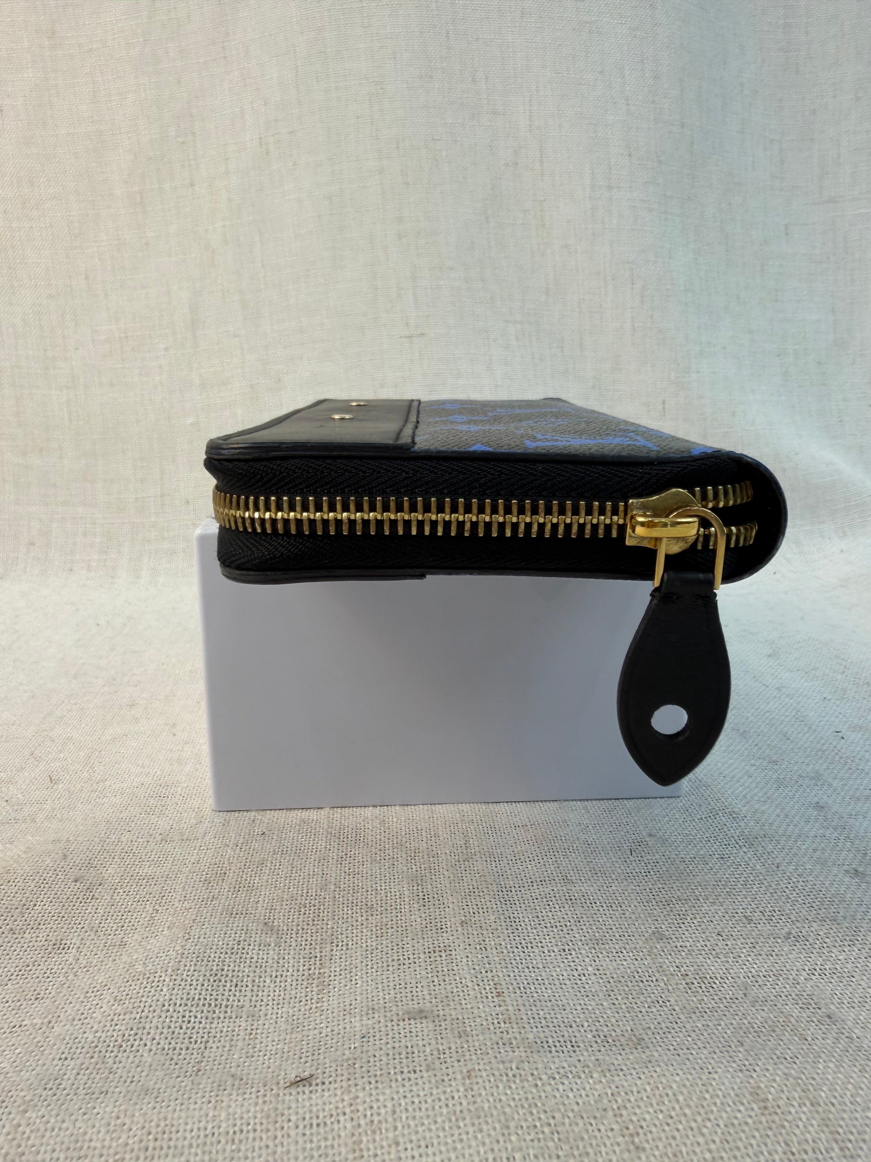 LIKE NEW Louis Vuitton Limited Edition Blue Monogram Zippy Wallet