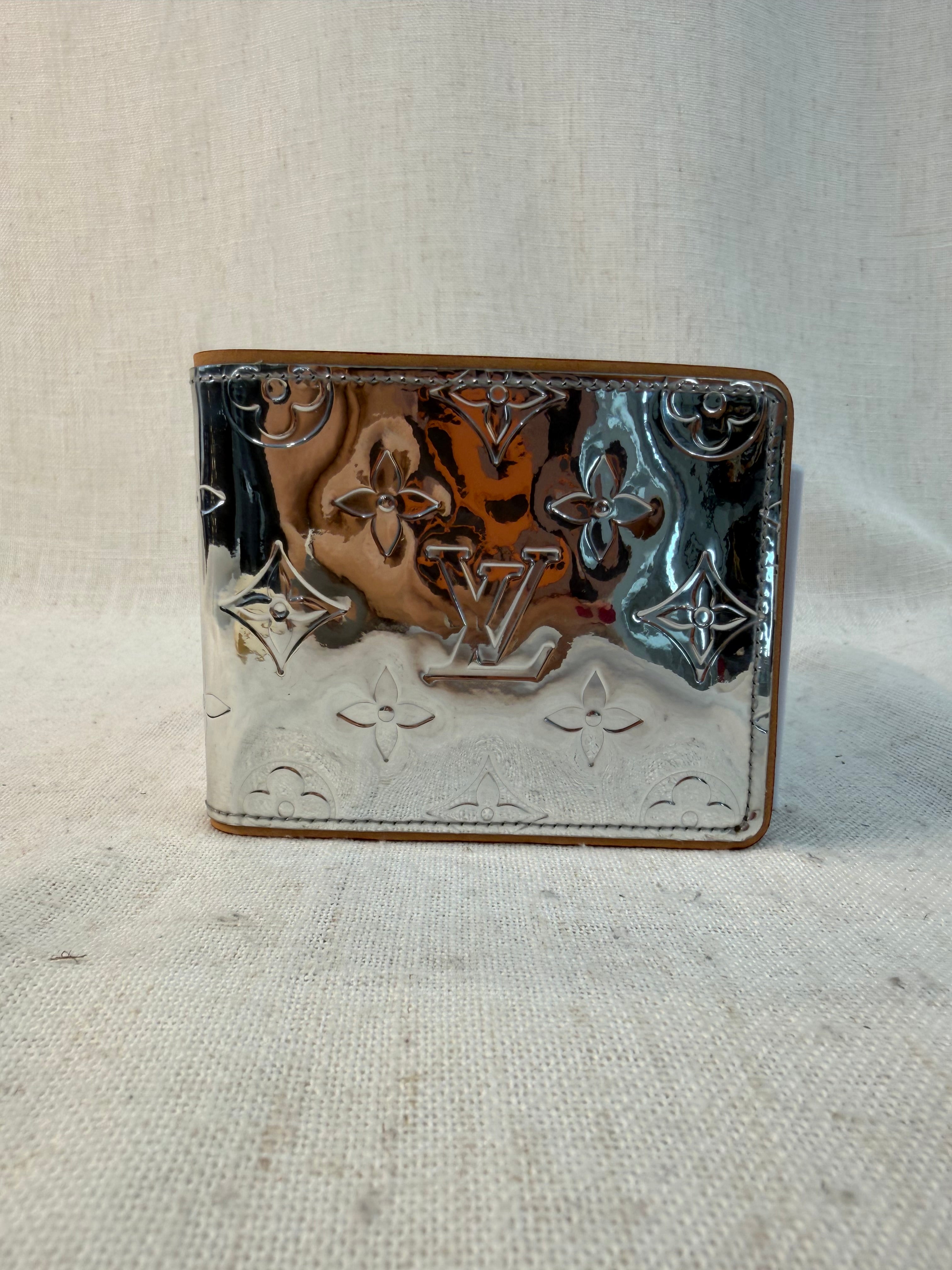 LIKE NEW Louis Vuitton Limited Edition Monogram Mirror Bifold