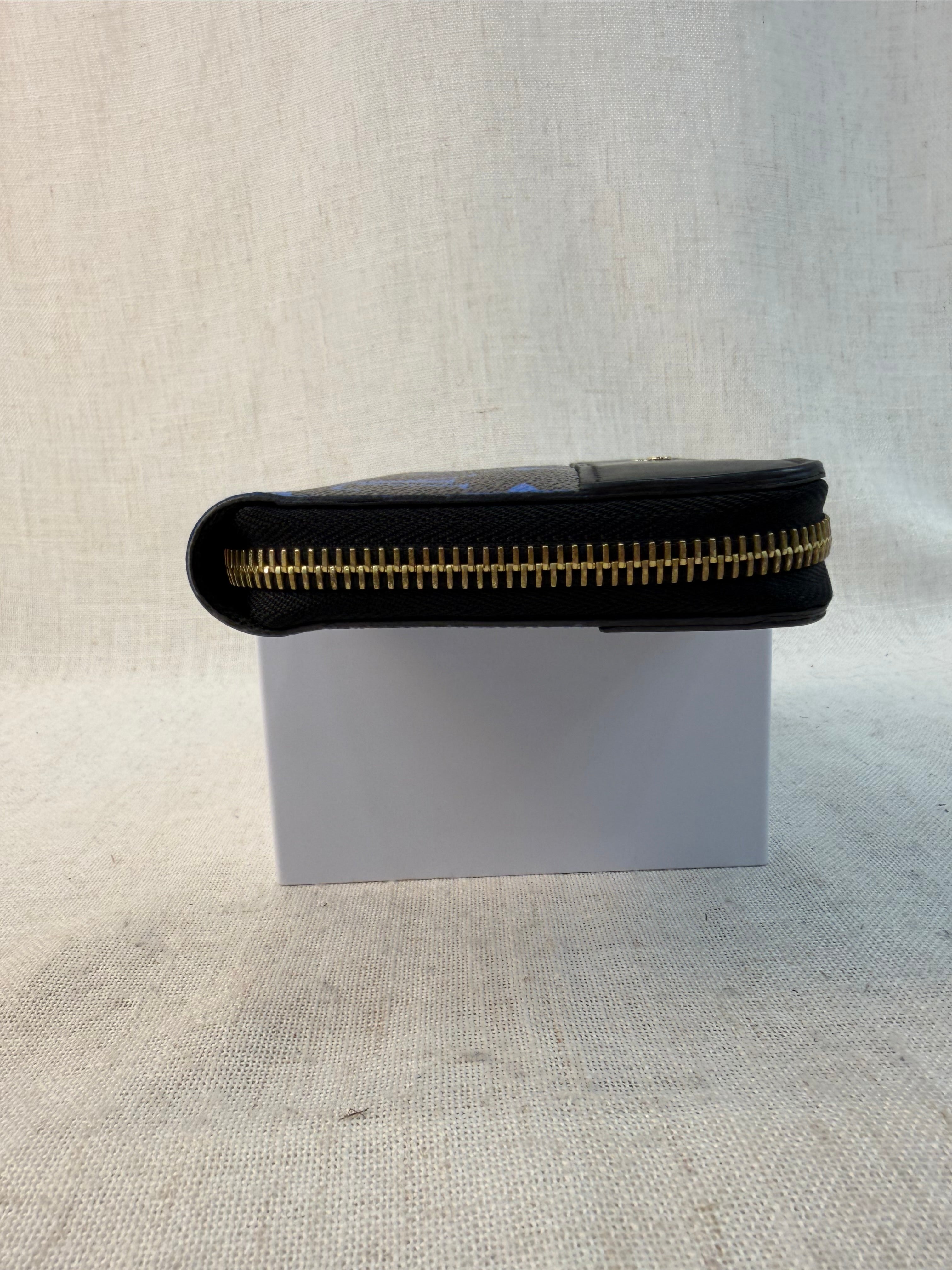 LIKE NEW Louis Vuitton Limited Edition Blue Monogram Zippy Wallet