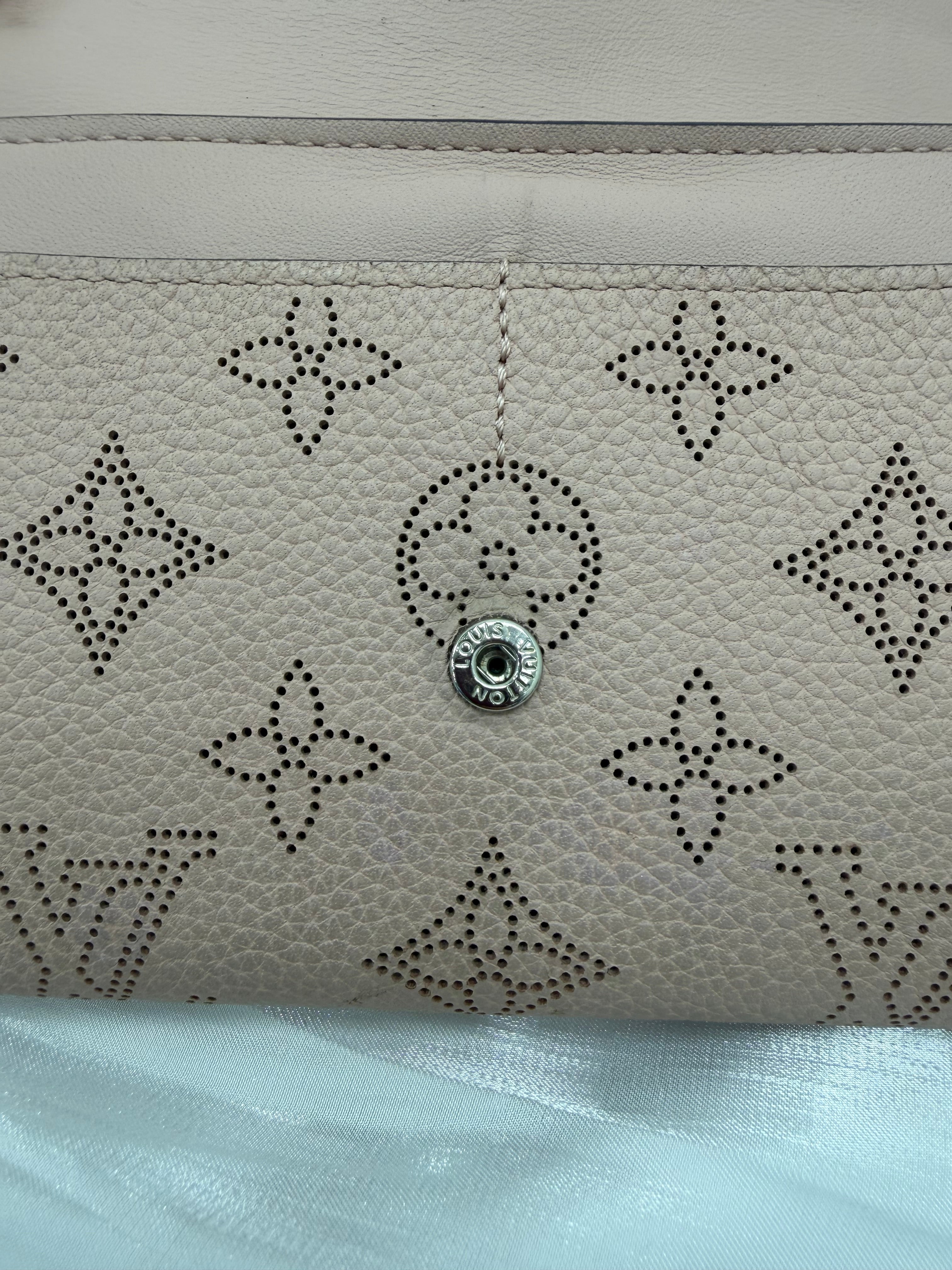 Louis Vuitton Dusty Rose Mahina Leather Sarah Wallet