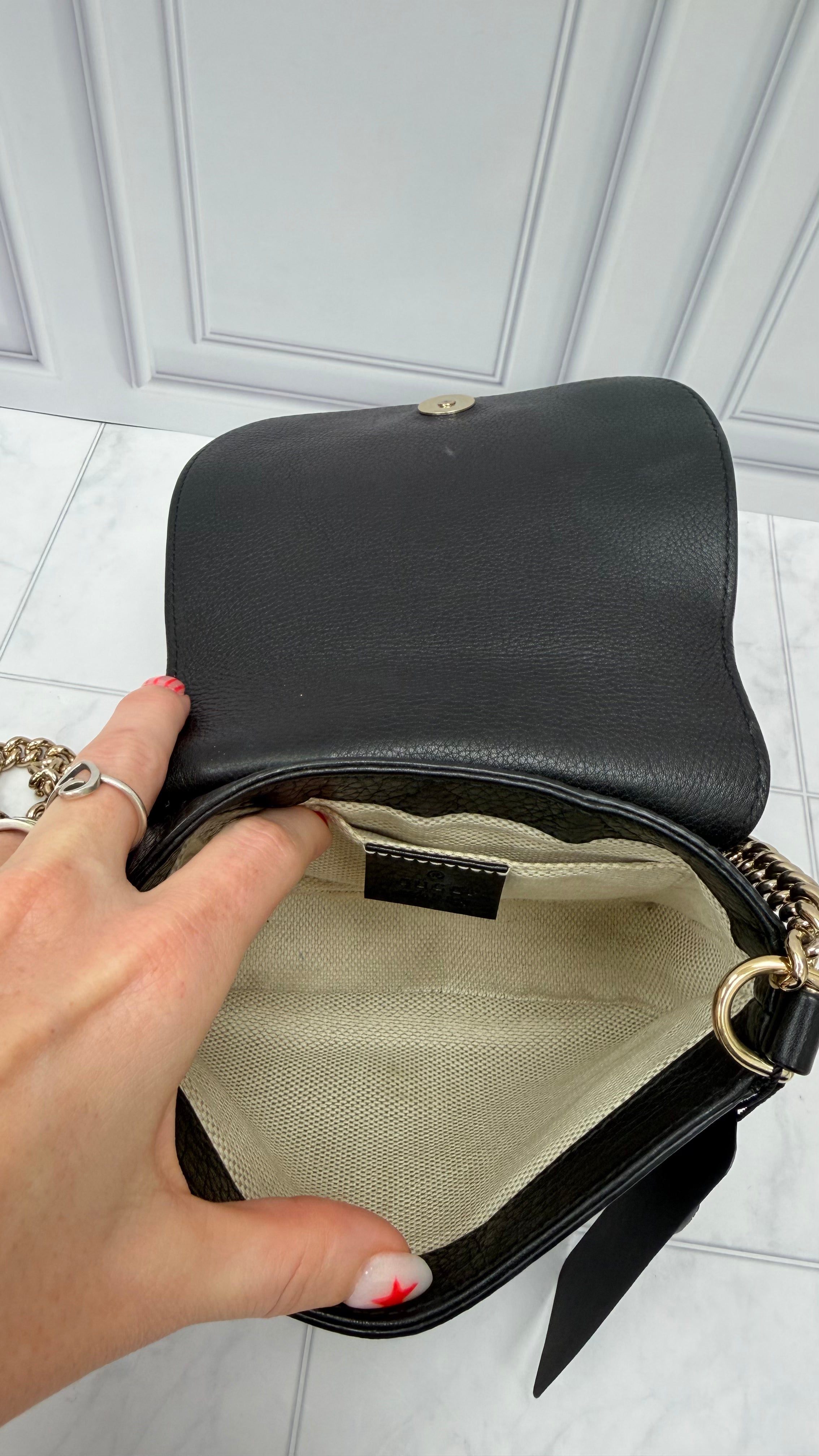 *DONS DROP* Gucci Black Pebbled Leather Soho Small Flap Bag