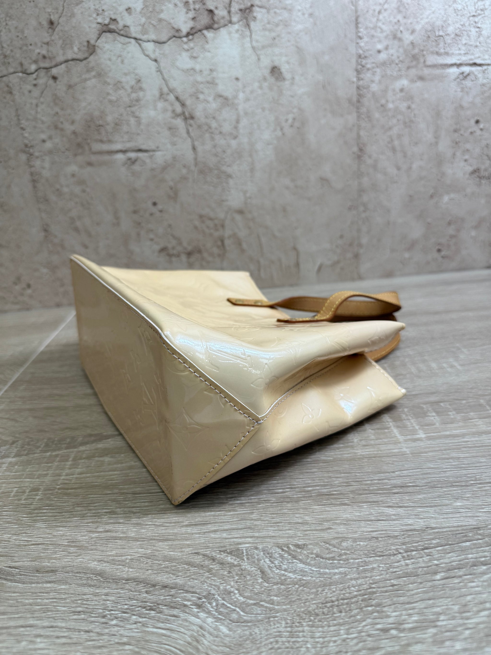 Louis Vuitton Cream Vernis Reade PM Hand Bag