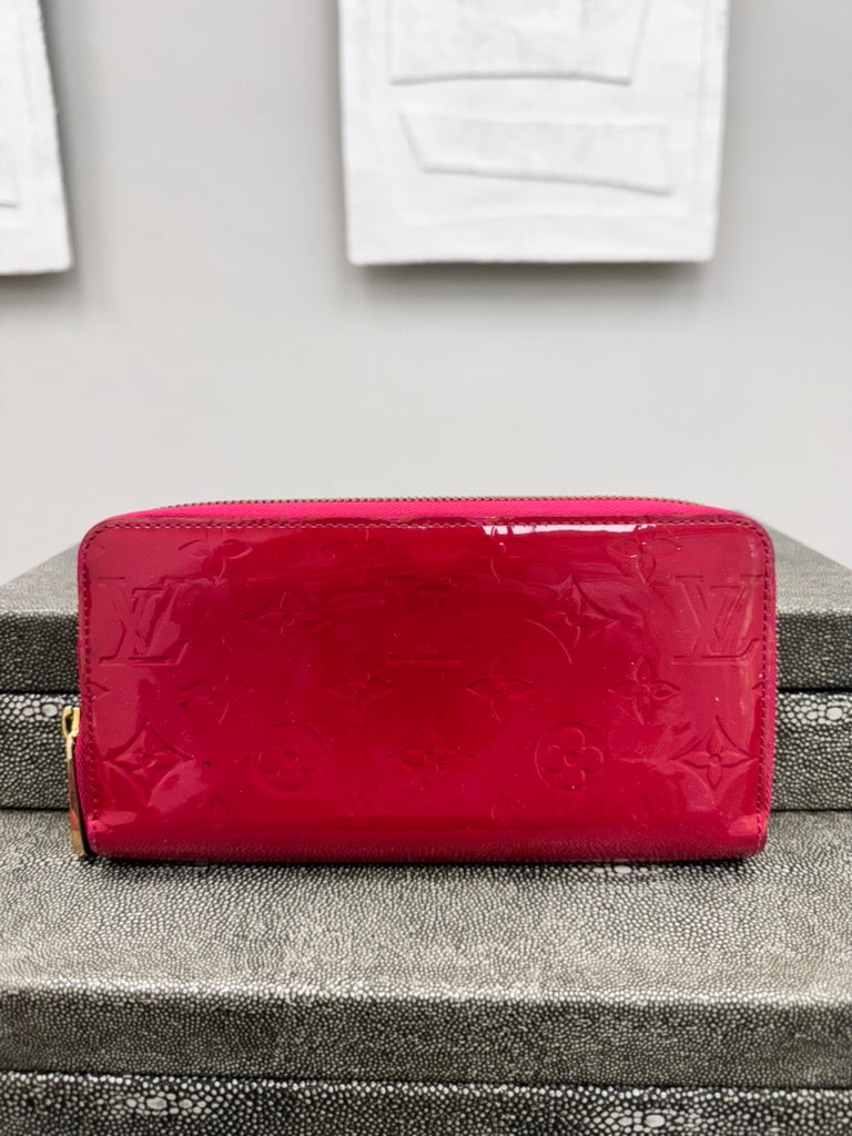 Louis Vuitton Red Vernis Monogram Zippy Wallet