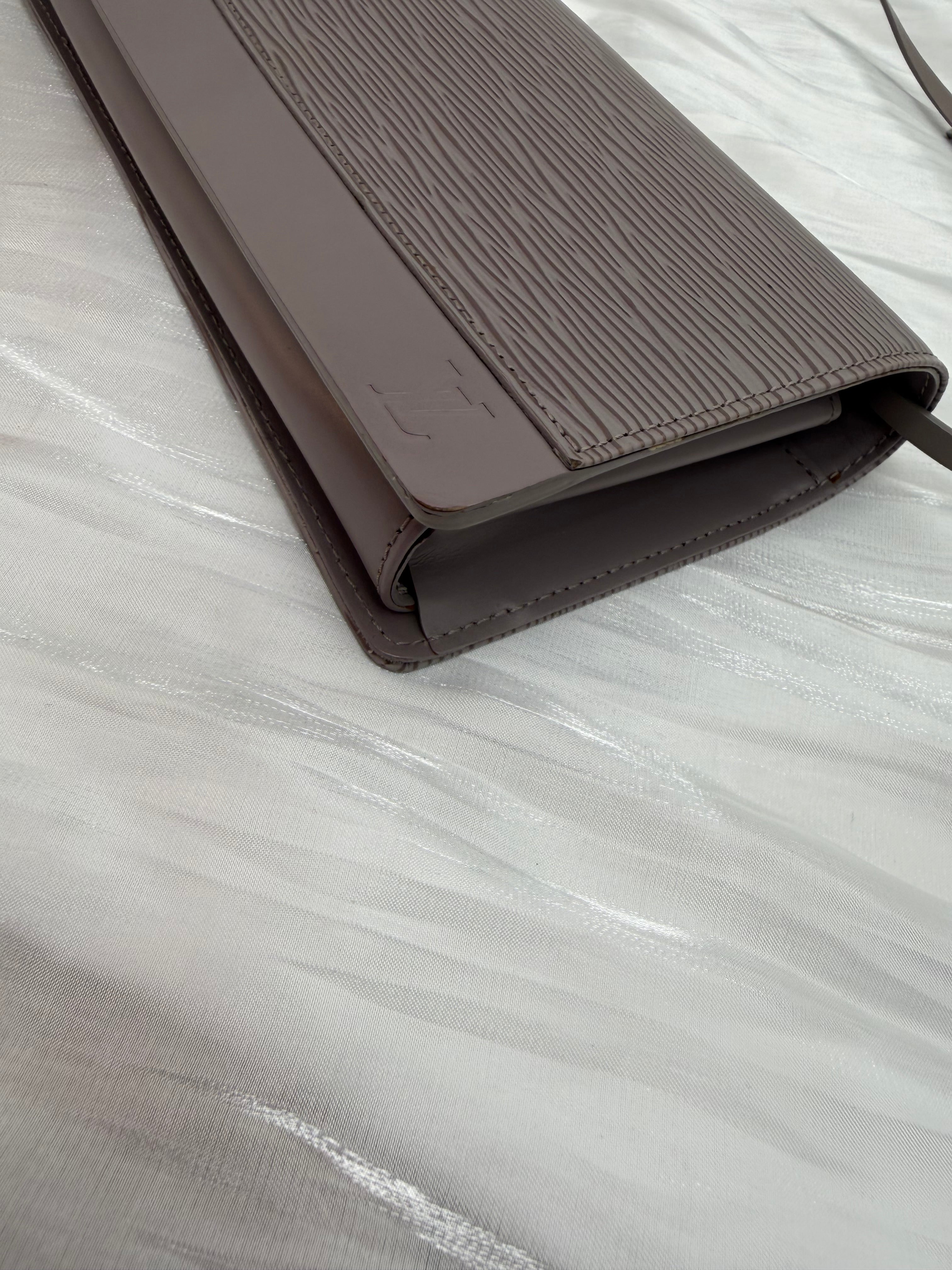 Louis Vuitton Lilac Epi Leather Honfleur Pochette