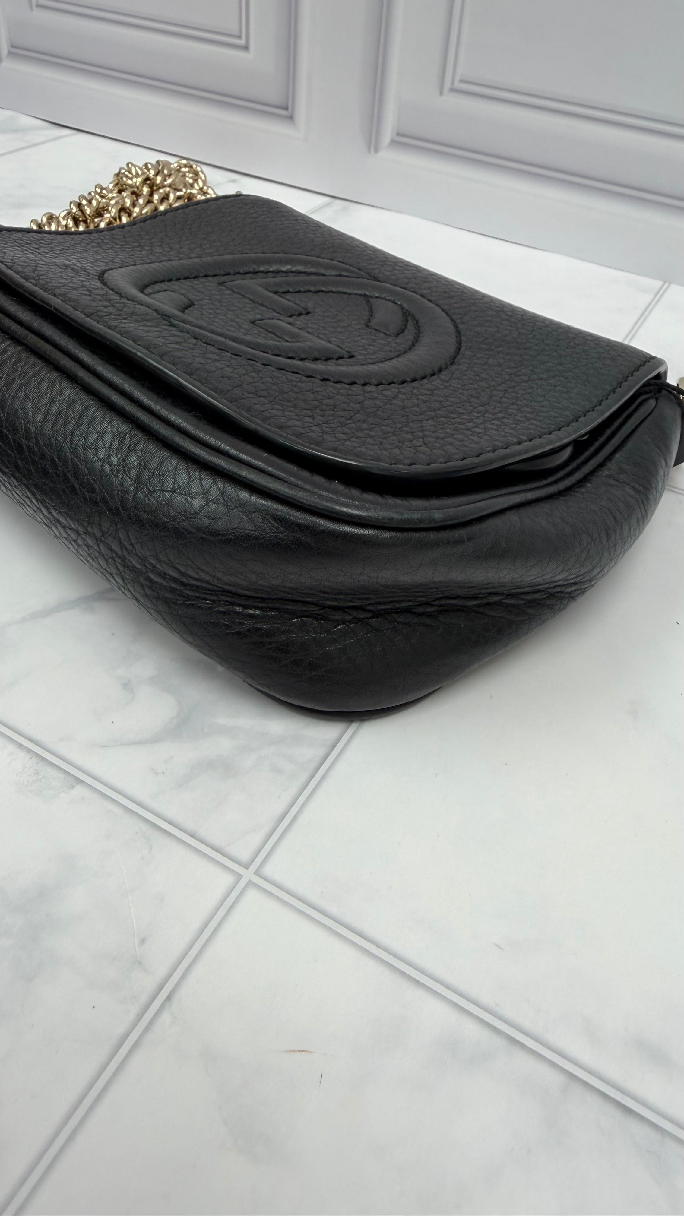 *DONS DROP* Gucci Black Pebbled Leather Soho Small Flap Bag