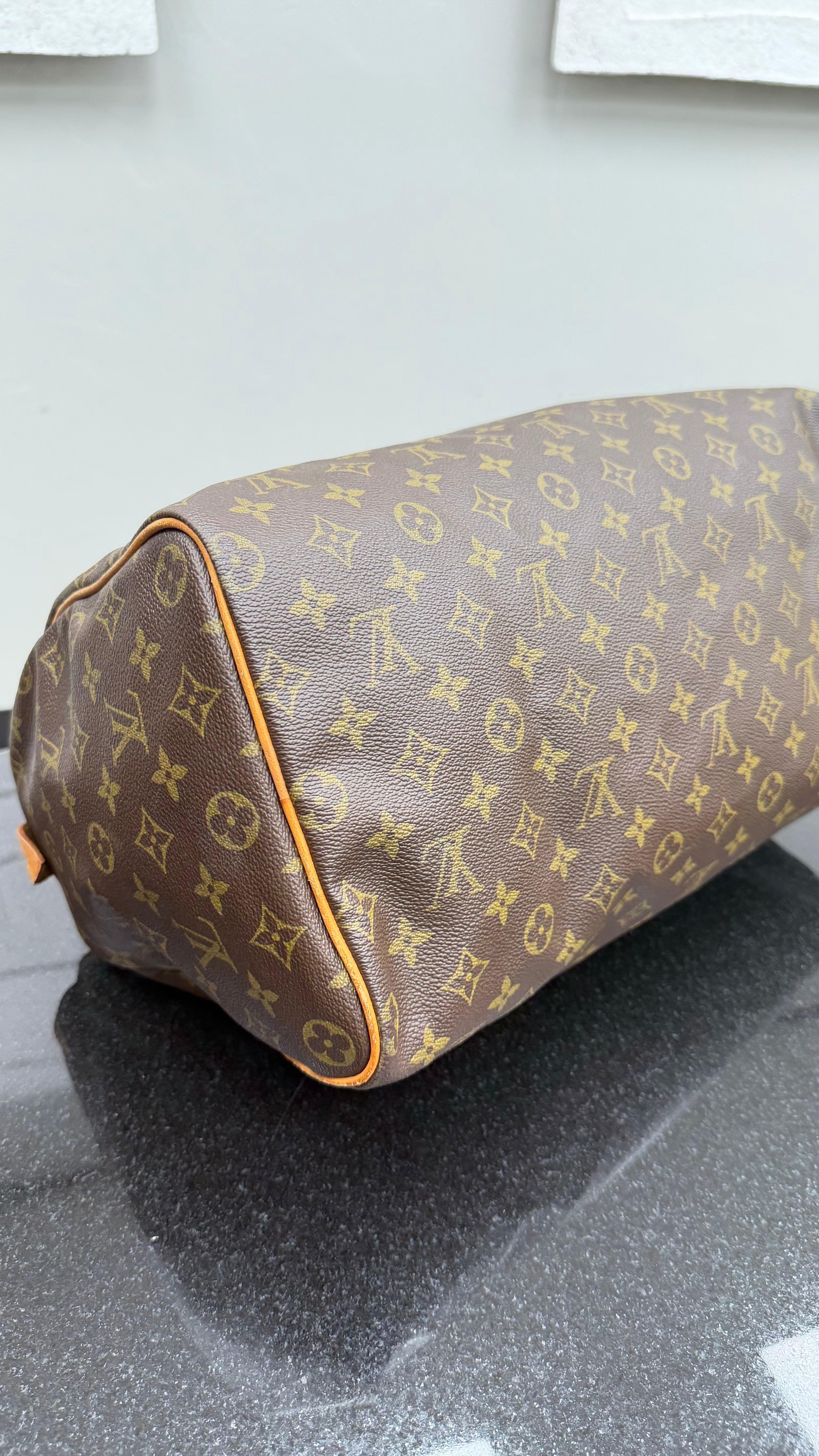 Louis Vuitton Monogram Speedy 40