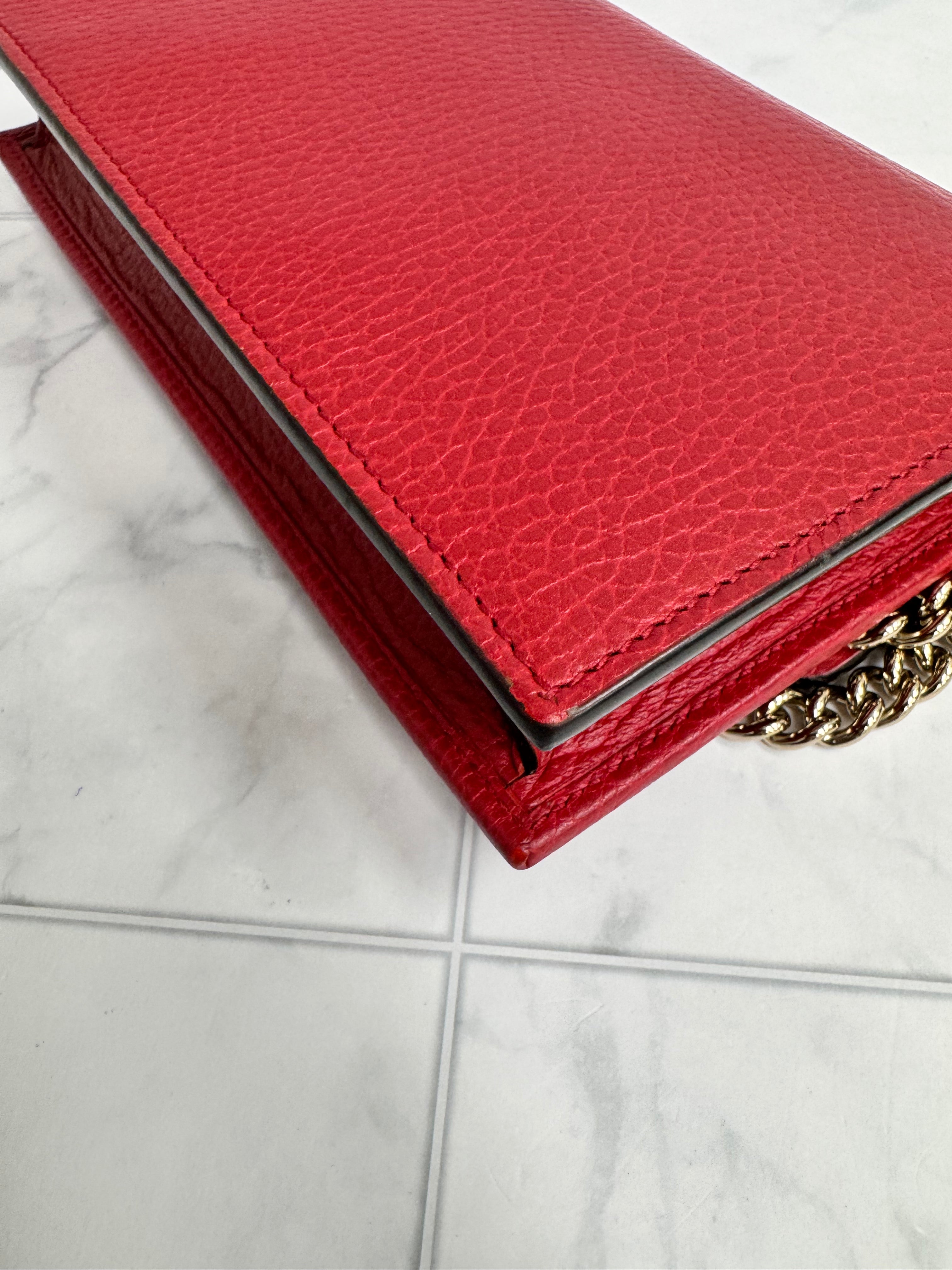 *DONS DROP* Gucci Red Pebbled Leather Interlocking G Wallet on a Chain