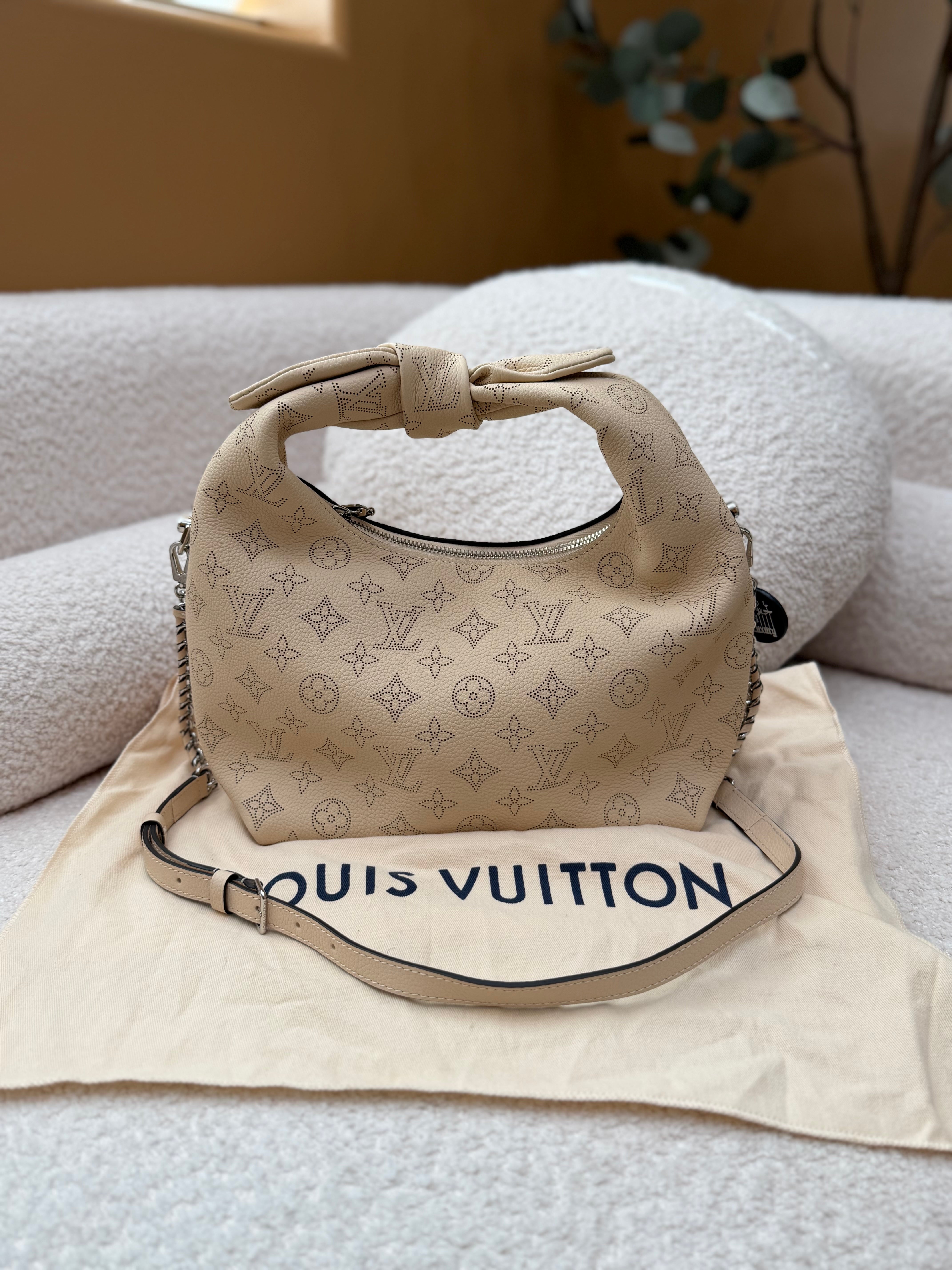 BRAND NEW Louis Vuitton Monogram Beige Mahina Leather Why Knot PM Bag