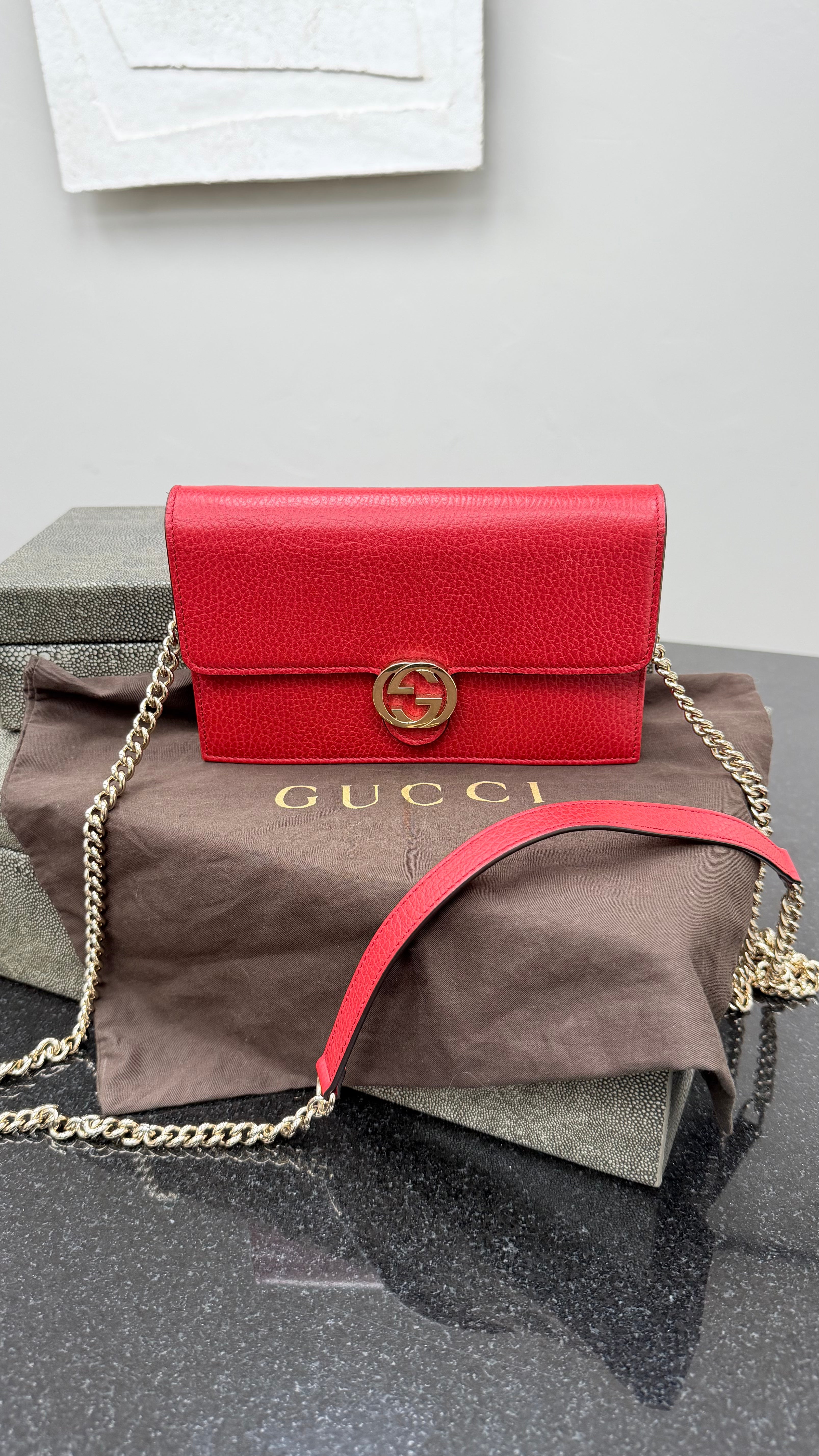 *DONS DROP* Gucci Red Pebbled Leather Interlocking G Wallet on a Chain