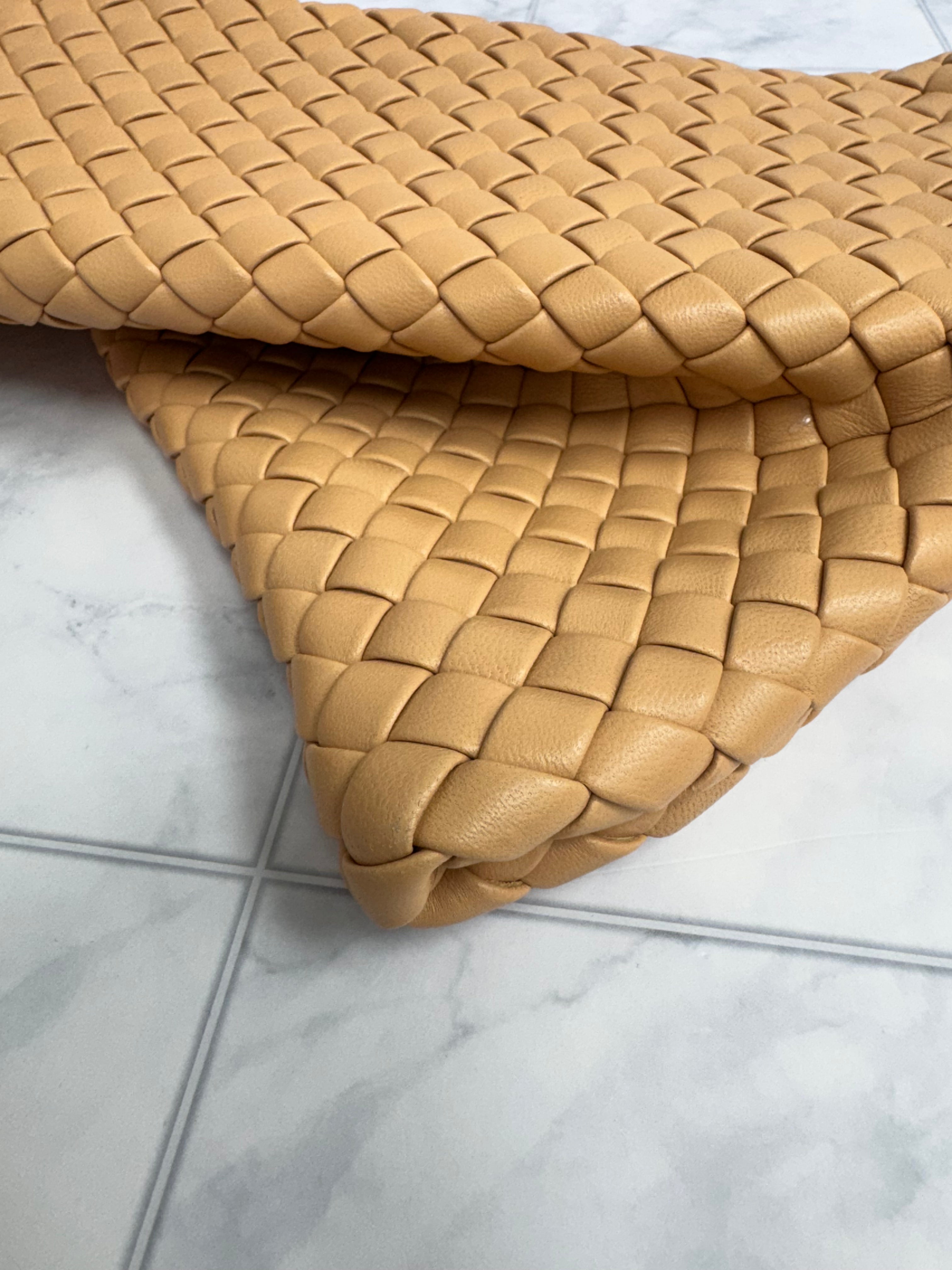 *DONS DROP* LIKE NEW - Bottega Veneta Peach Intrecciato Crisscross Clutch