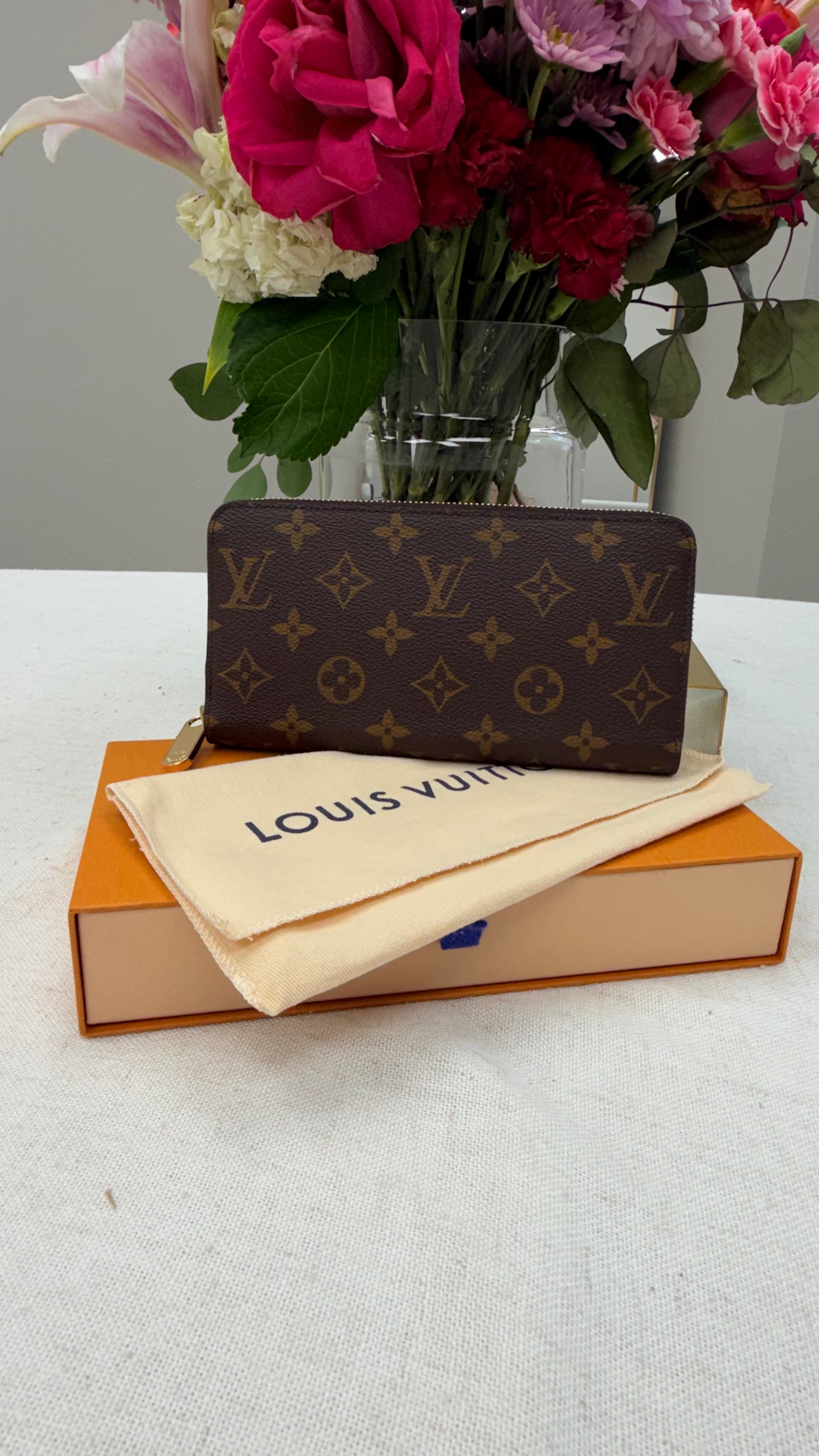 BRAND NEW- Louis Vuitton Monogram Zippy Wallet
